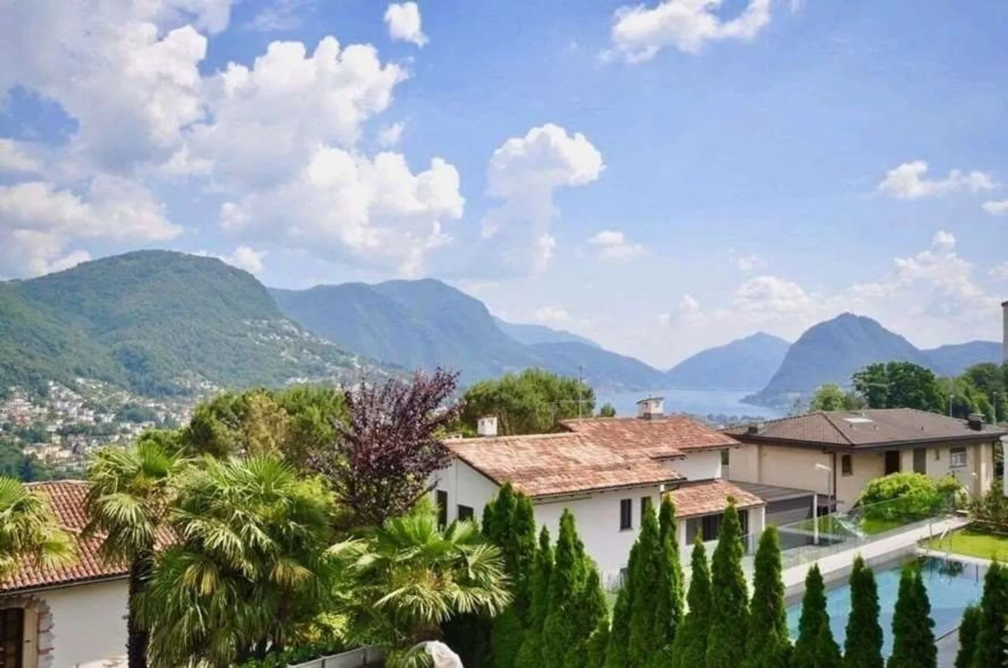 Exclusive villa with lake view in Comano for rent - Photo 2 of 11