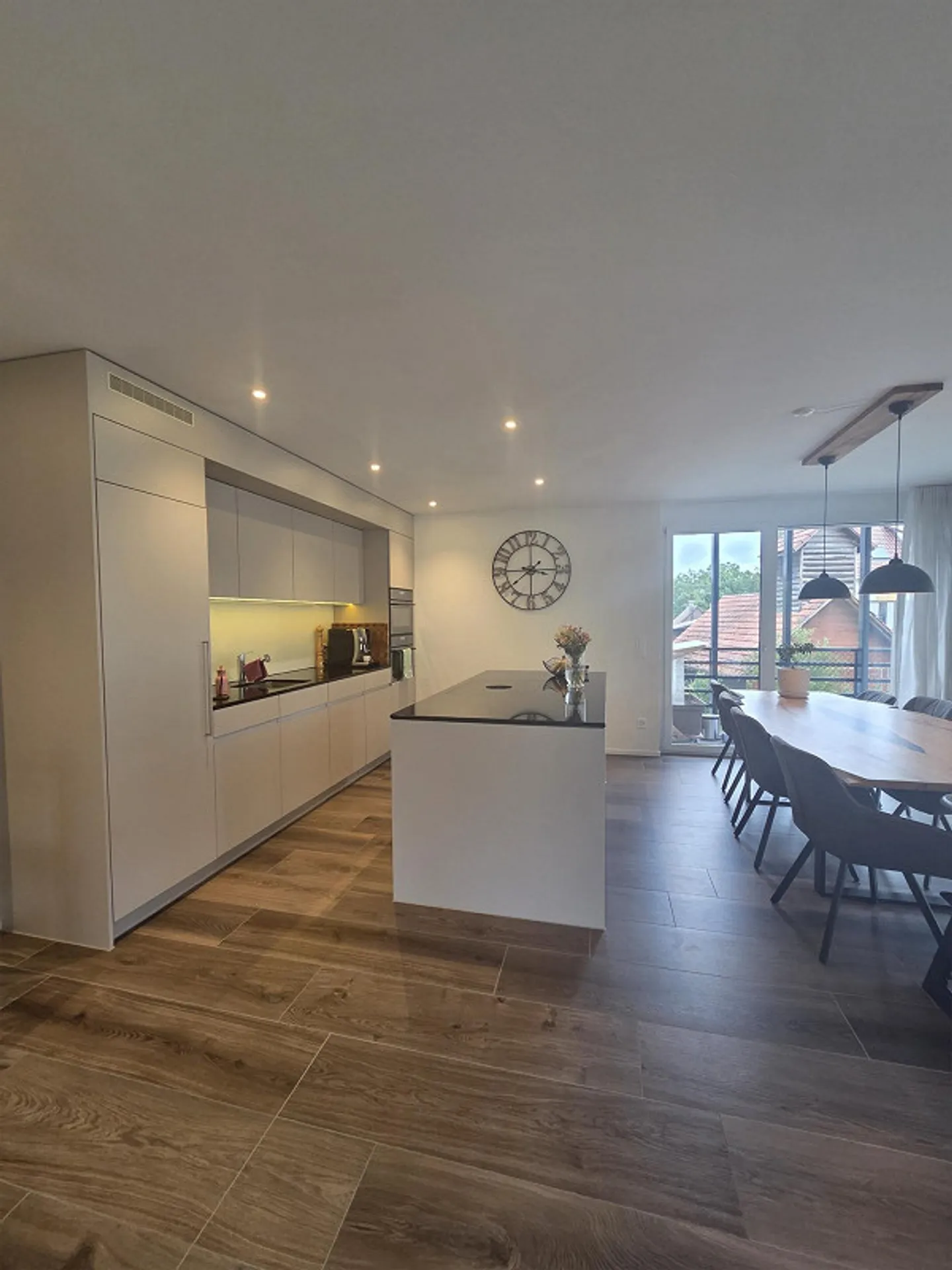 Large terrace and modern expansion above the fog - Photo 5 of 11