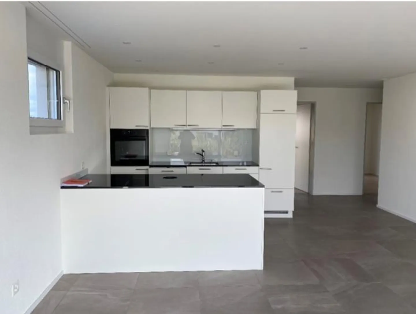 Vie moderne avec grand espace de sièges - Appartement de 3,5 pièces à Güttingen - Photo 2 sur 5