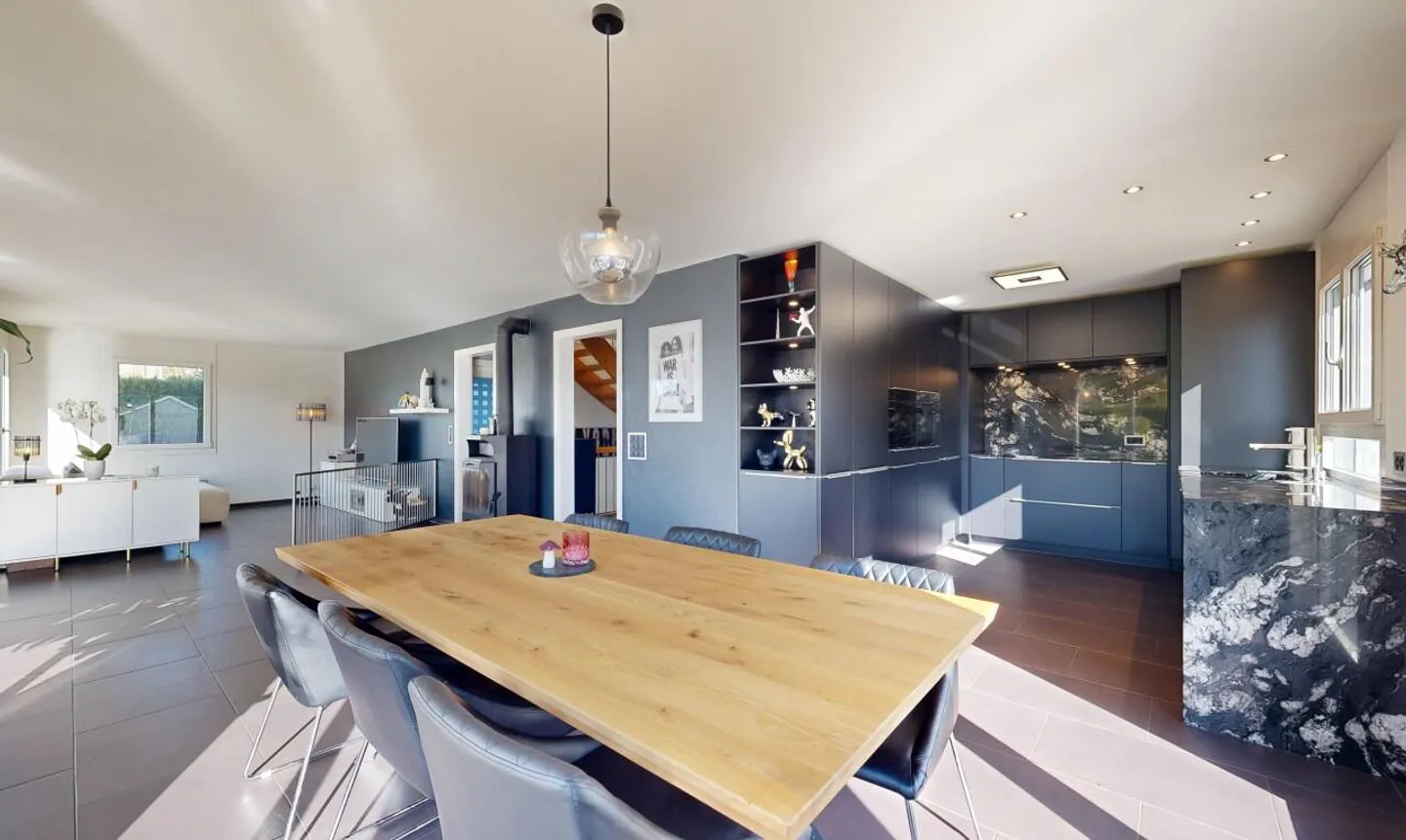 Maison individuelle de 5,5 pièces inondée de lumière - Photo 4 sur 11