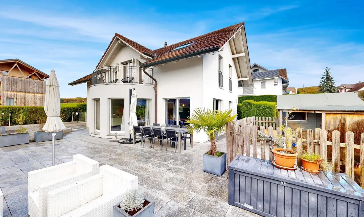 Maison individuelle de 5,5 pièces inondée de lumière - Photo 2 sur 11