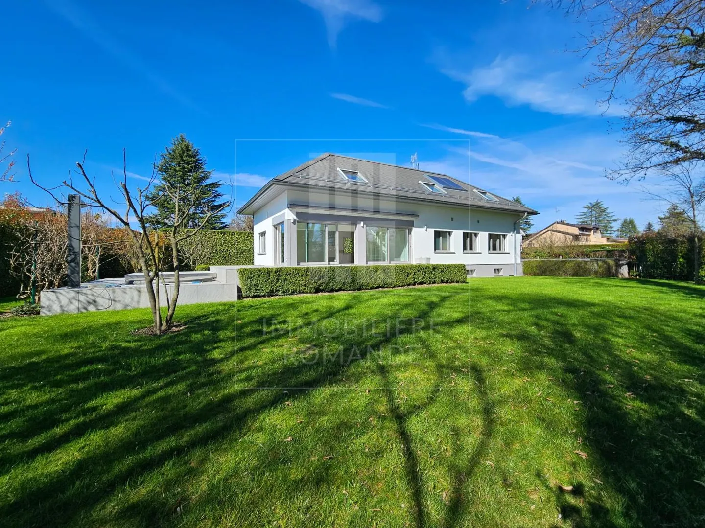 10-Zimmer-Haus - Foto 1 von 7