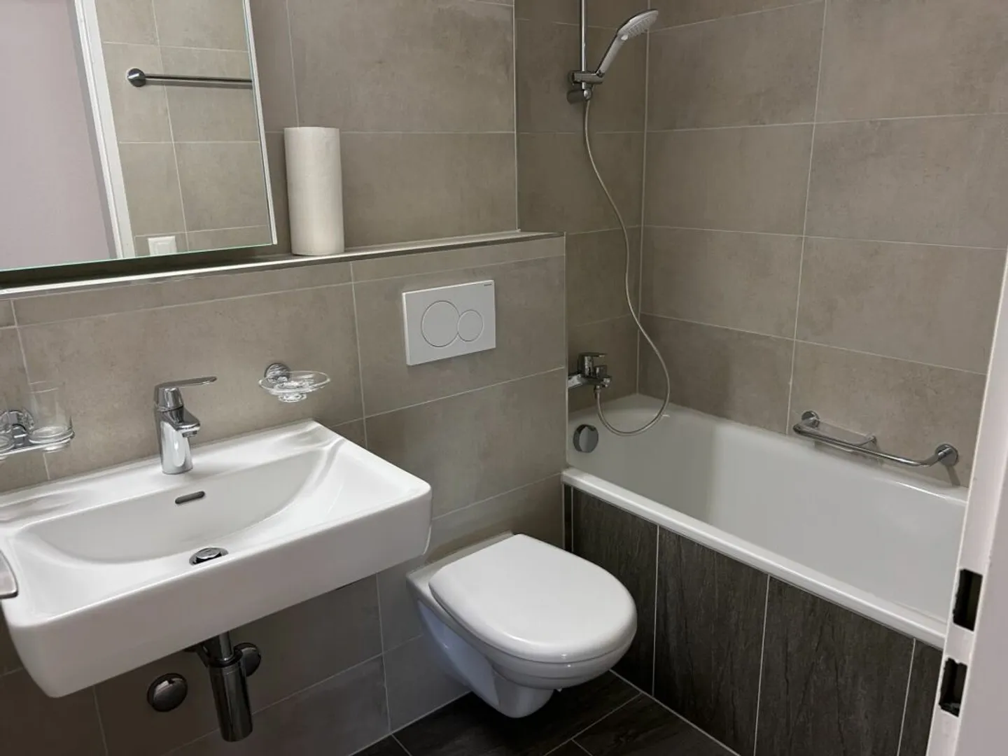 Appartamento Moderno in Zona Tranquilla - Foto 2 di 7