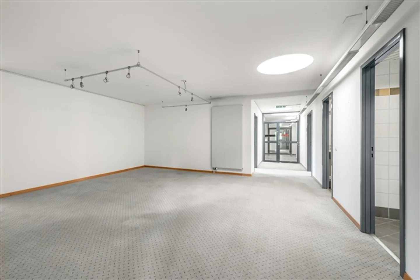 Expanded office spaces 170 m2 - 530 m2 with attractive rent in the Business Center G15 - Photo 11 of 13