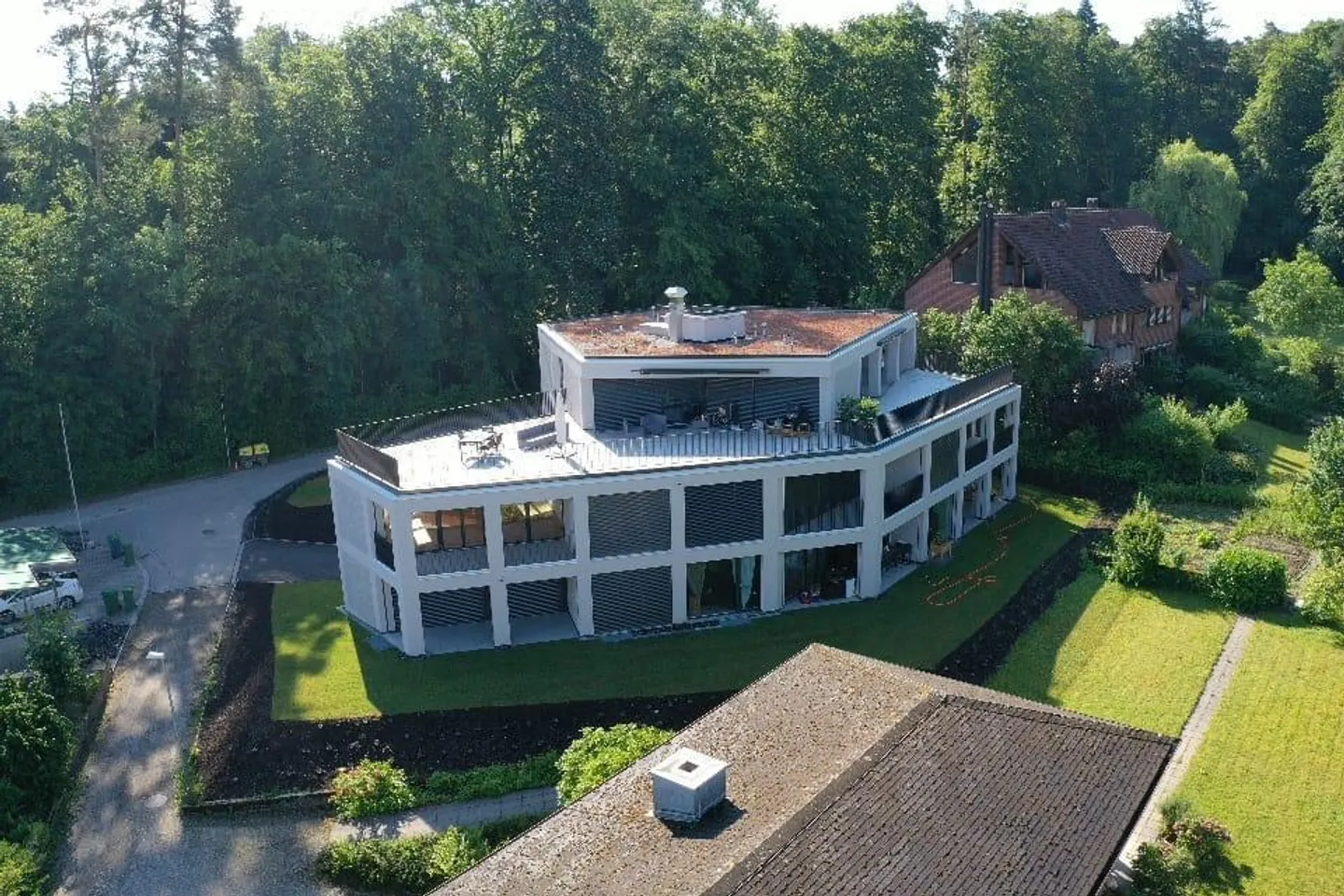 Appartement moderne de 2,5 pièces avec une immense terrasse - Photo 1 sur 8