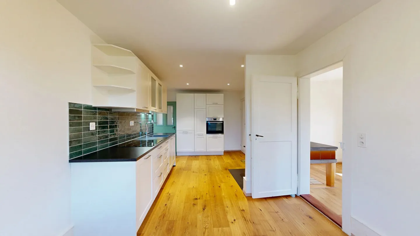 Renovated 3.5-room maisonette apartment with a lot of charm - Photo 2 of 15