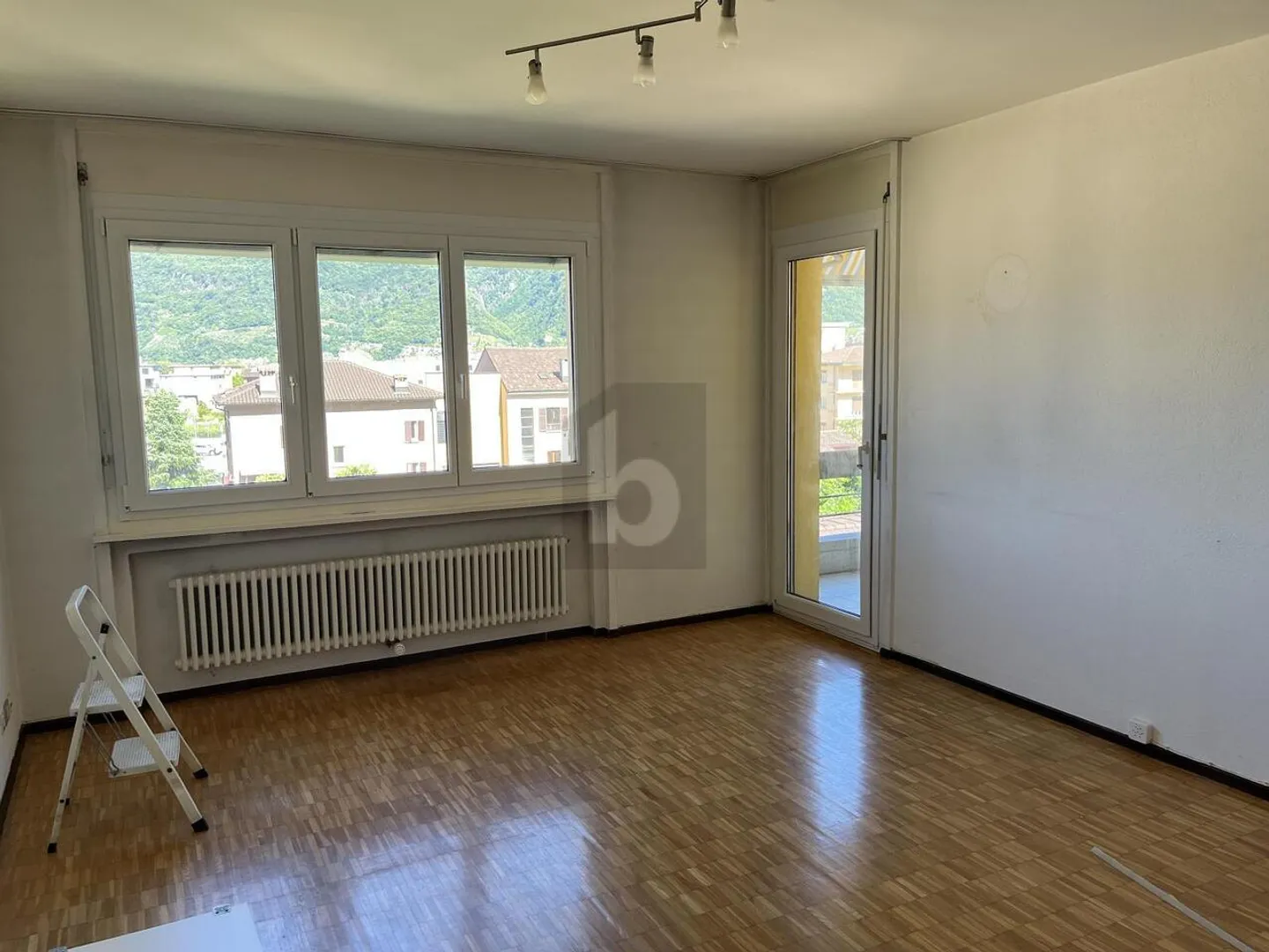 VERY BRIGHT, QUIET AND WELCOMING PROPERTY - Photo 2 of 6