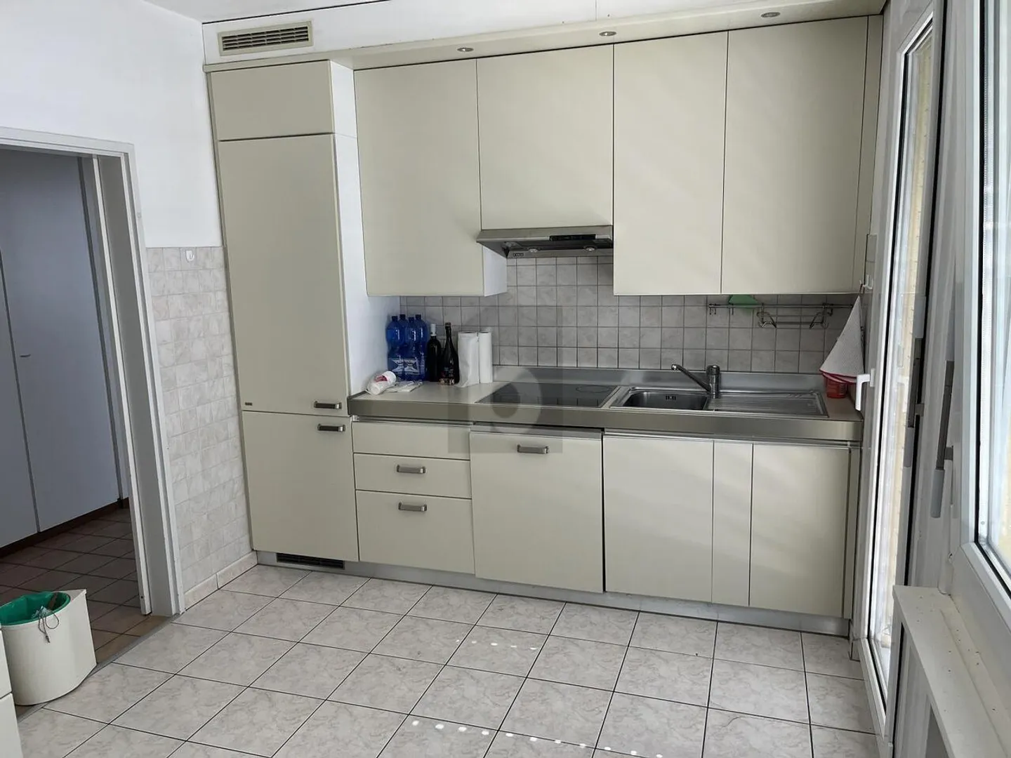 VERY BRIGHT, QUIET AND WELCOMING PROPERTY - Photo 3 of 6