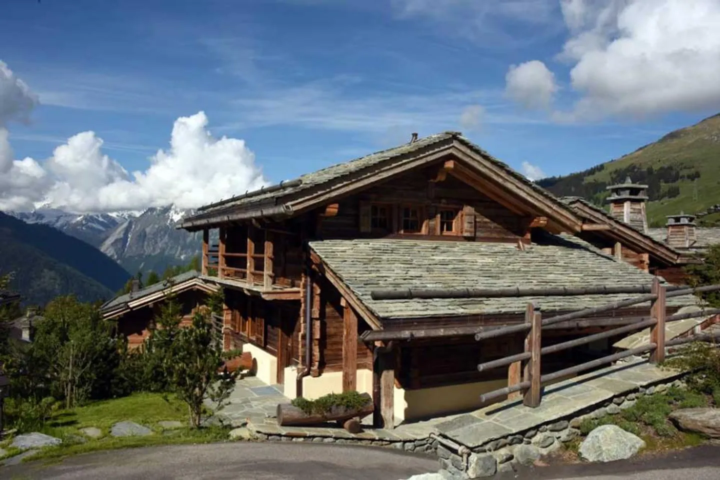 Luxus-Chalet zur Miete ganzjährig oder saisonal - Foto 1 von 13