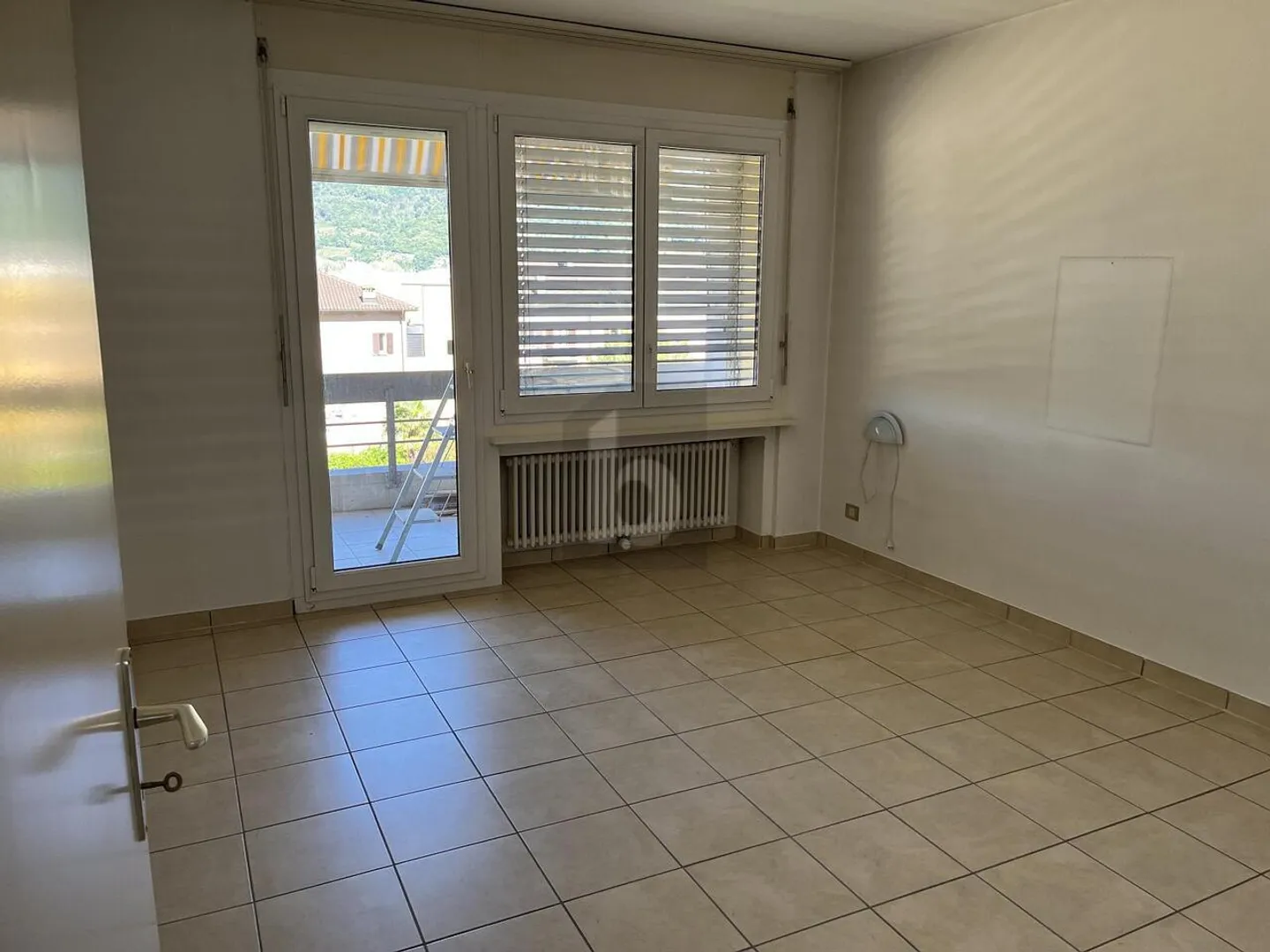 VERY BRIGHT, QUIET AND WELCOMING PROPERTY - Photo 4 of 6