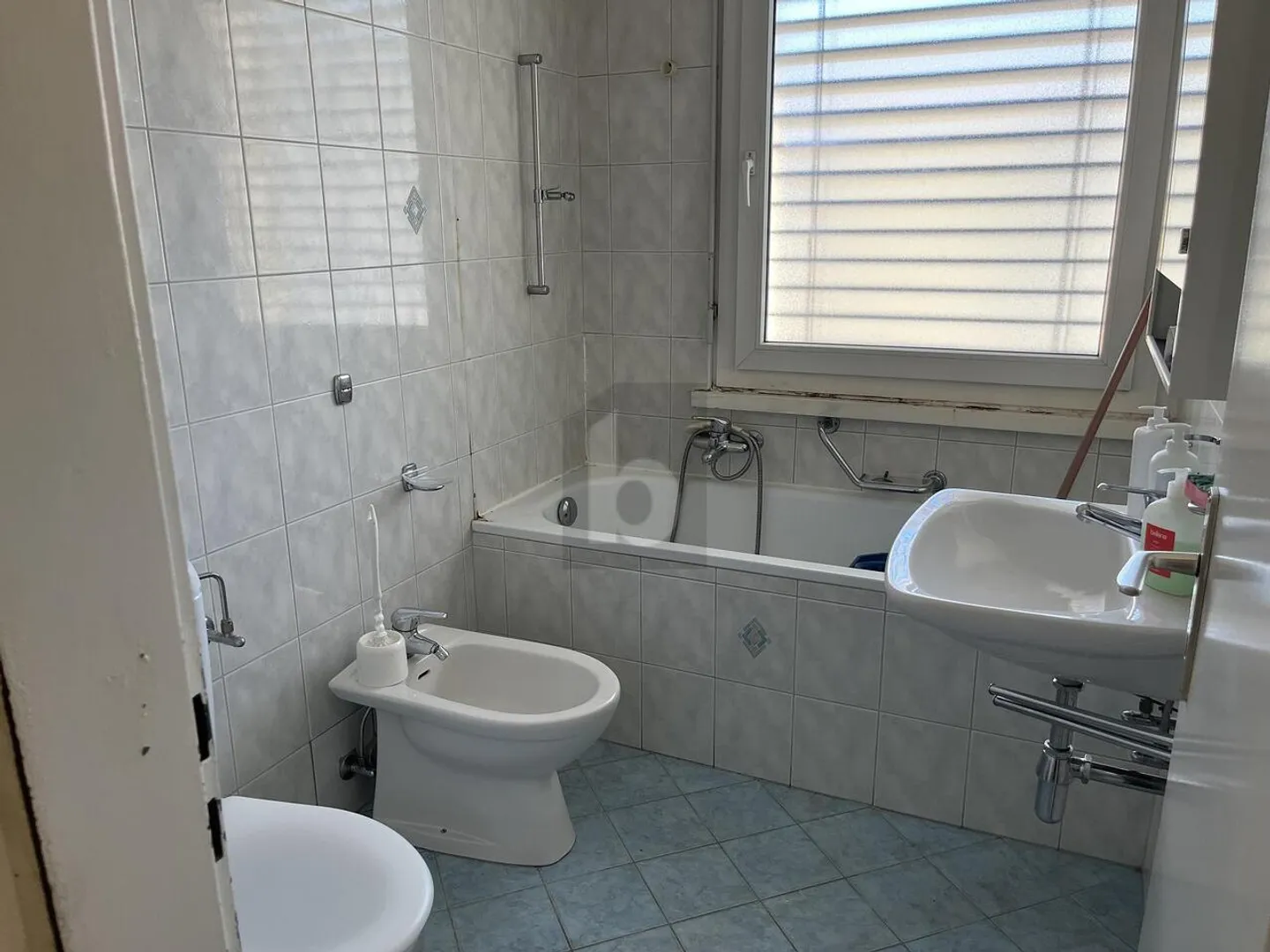 VERY BRIGHT, QUIET AND WELCOMING PROPERTY - Photo 5 of 6