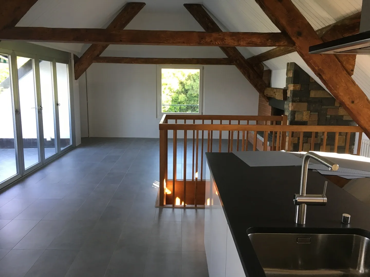 Beautiful duplex apartment with stunning lake view - Photo 3 of 9