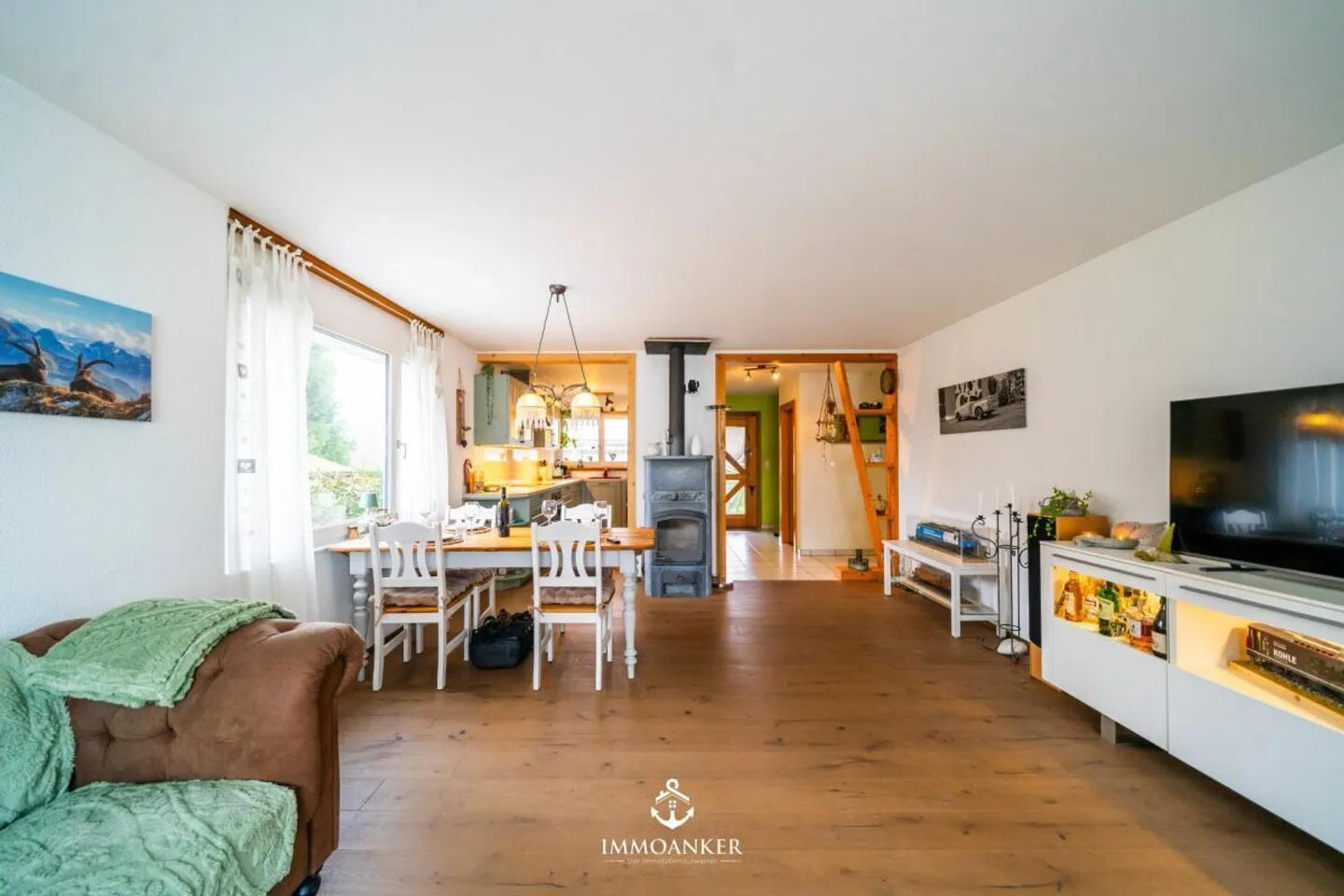 Maison individuelle de 6,5 pièces modernisée avec beaucoup d'espace extérieur à Niederbipp - Photo 2 sur 13