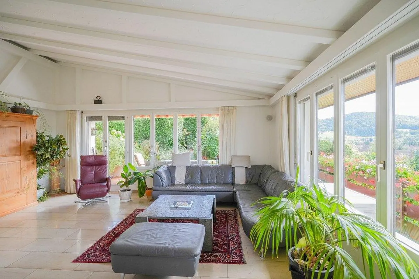 Grosszügiges Familienparadies an toller Aussichtslage - Foto 2 von 13