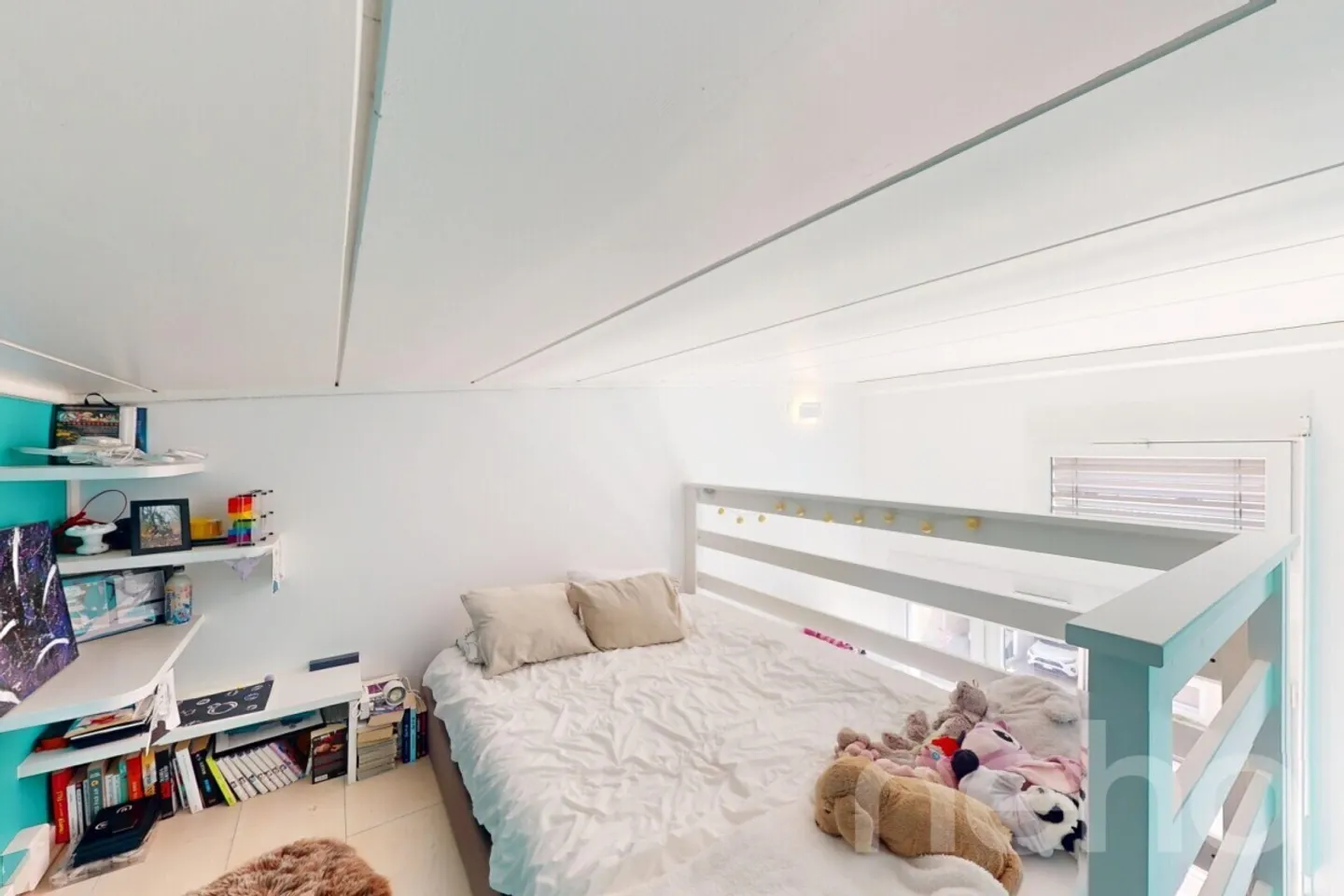 Renovated Top-Floor Duplex - Photo 9 of 12