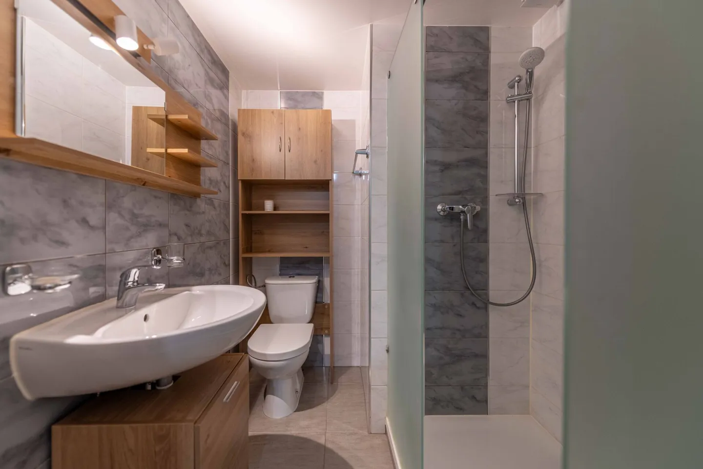 Appartement spacieux rénové avec vue lac - Photo 8 sur 11