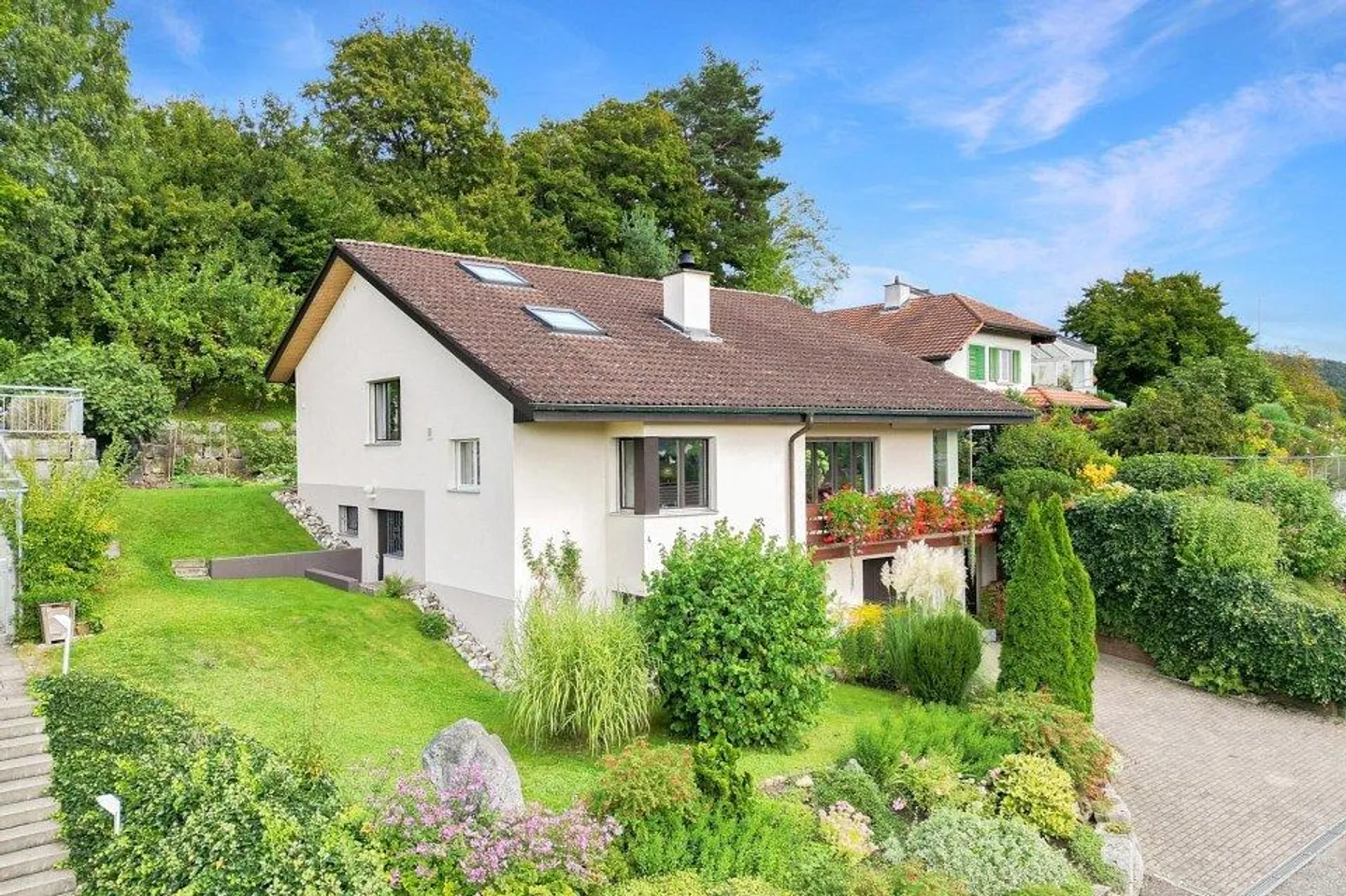 Grosszügiges Familienparadies an toller Aussichtslage - Foto 1 von 13