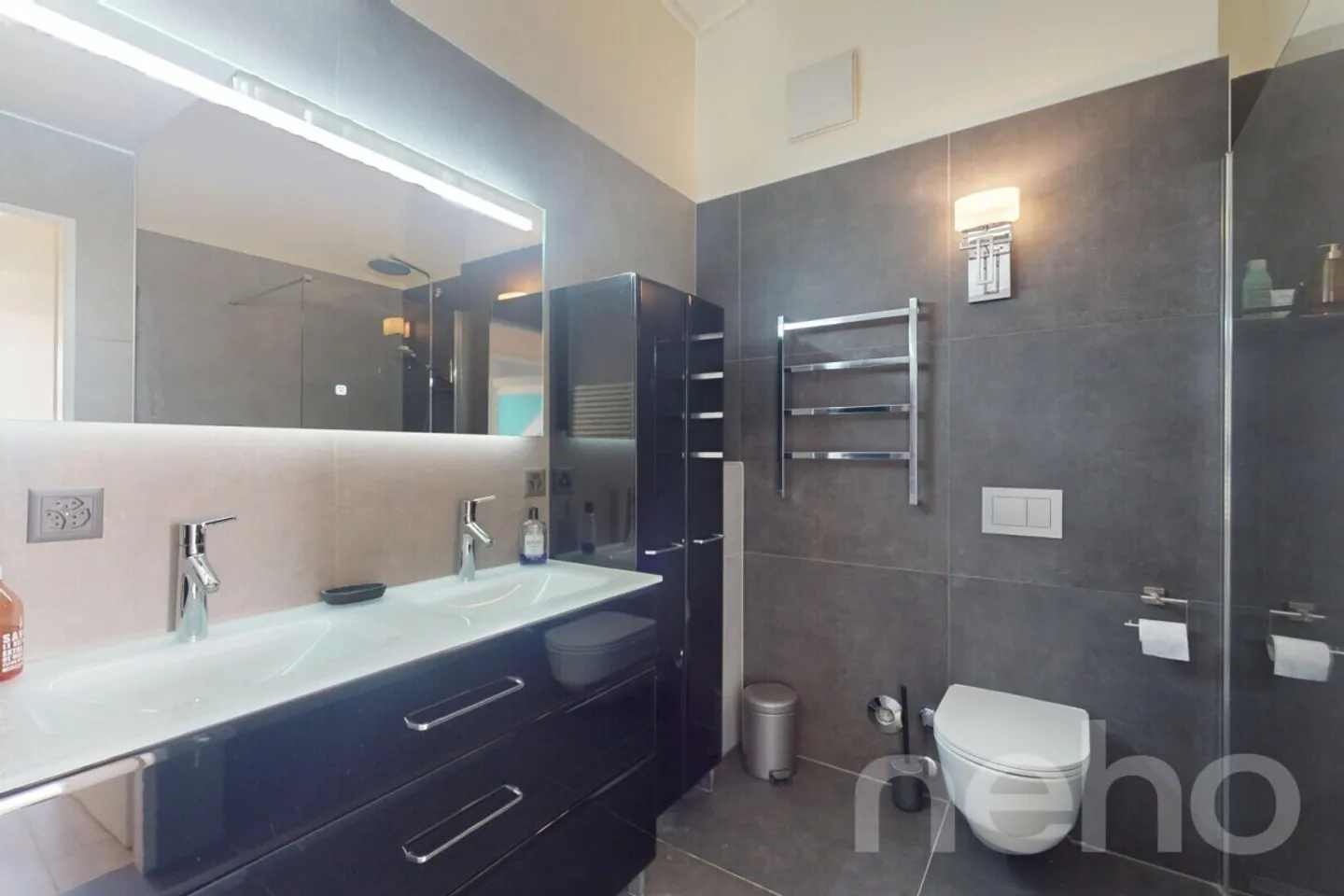 Renovated Top-Floor Duplex - Photo 11 of 12