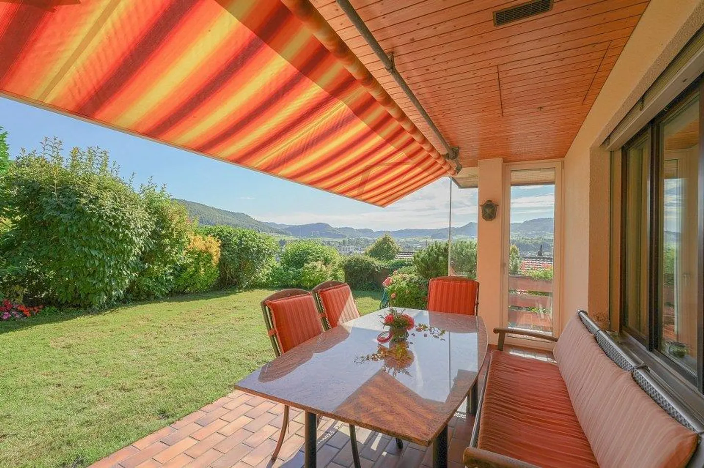 Grosszügiges Familienparadies an toller Aussichtslage - Foto 4 von 13