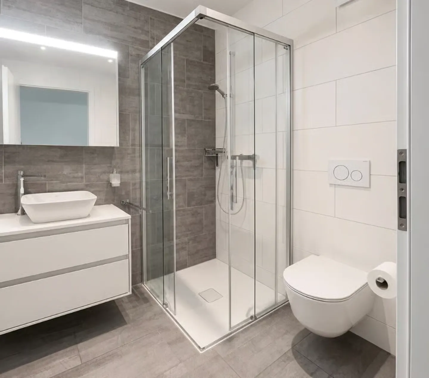 Contemporary 3.5-room apartment with generous balcony - Photo 10 of 11