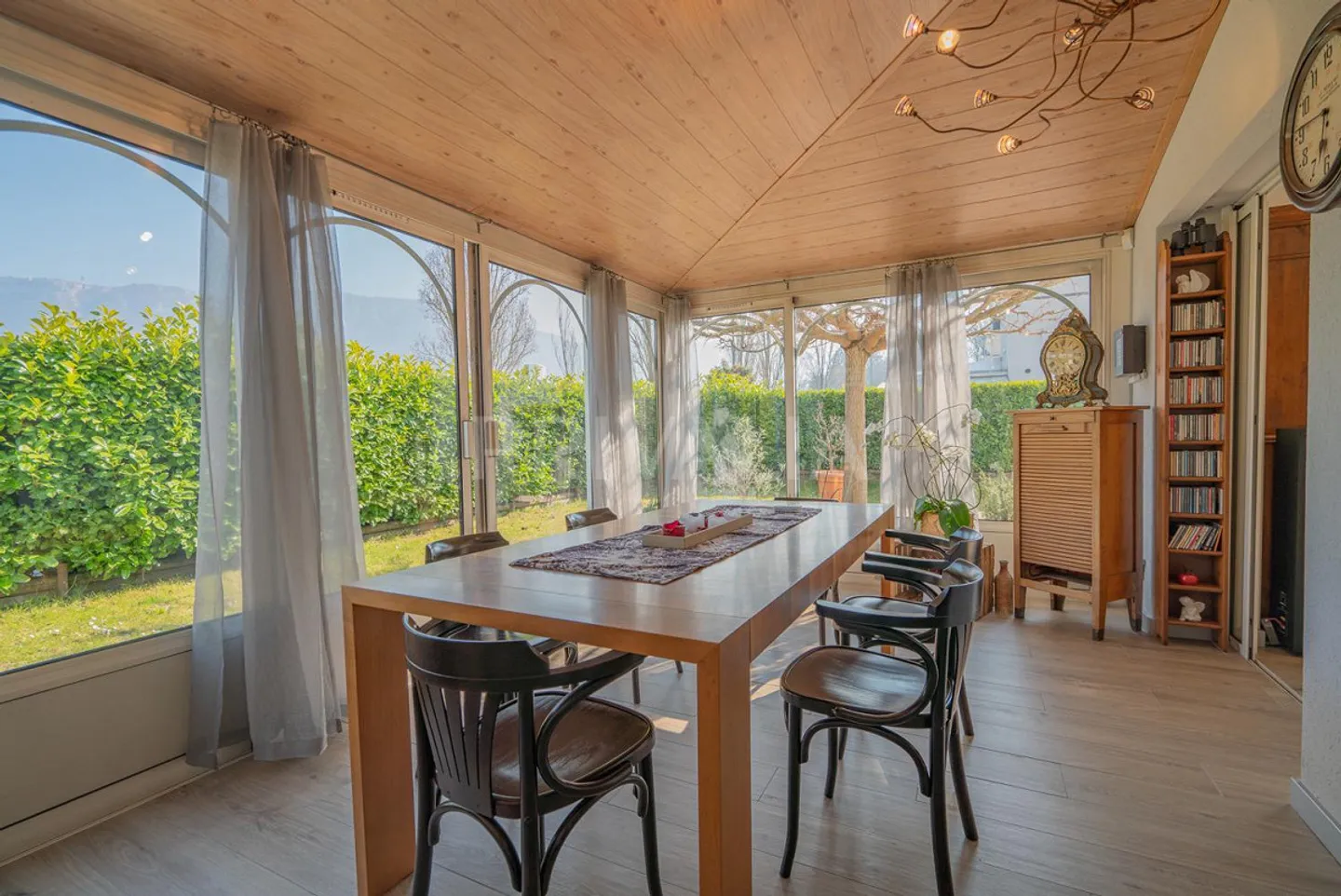 Belle maison mitoyenne avec faîte et jardin sud - Photo 3 sur 11
