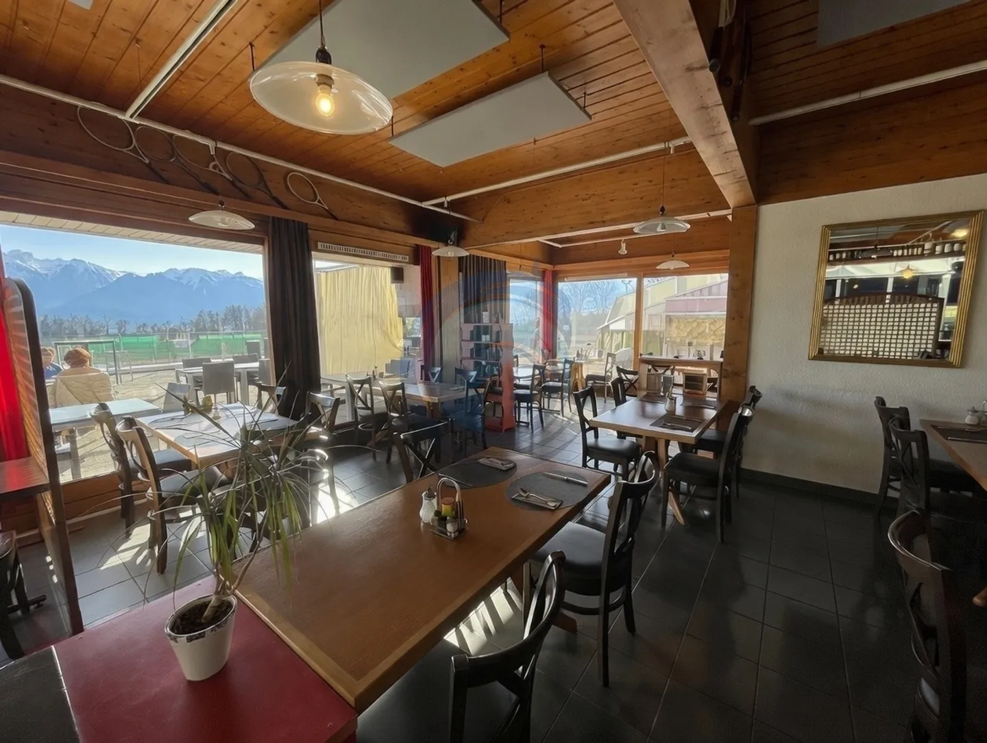 OPPORTUNITÀ DA COGLIERE: LOCALE COMMERCIALE/RISTORANTE IN AFFITTO A ST-LÉGIER - Foto 2 di 8