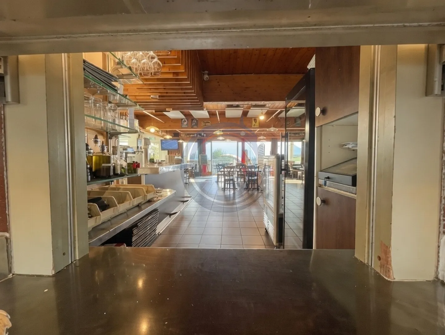 OPPORTUNITÀ DA COGLIERE: LOCALE COMMERCIALE/RISTORANTE IN AFFITTO A ST-LÉGIER - Foto 5 di 8