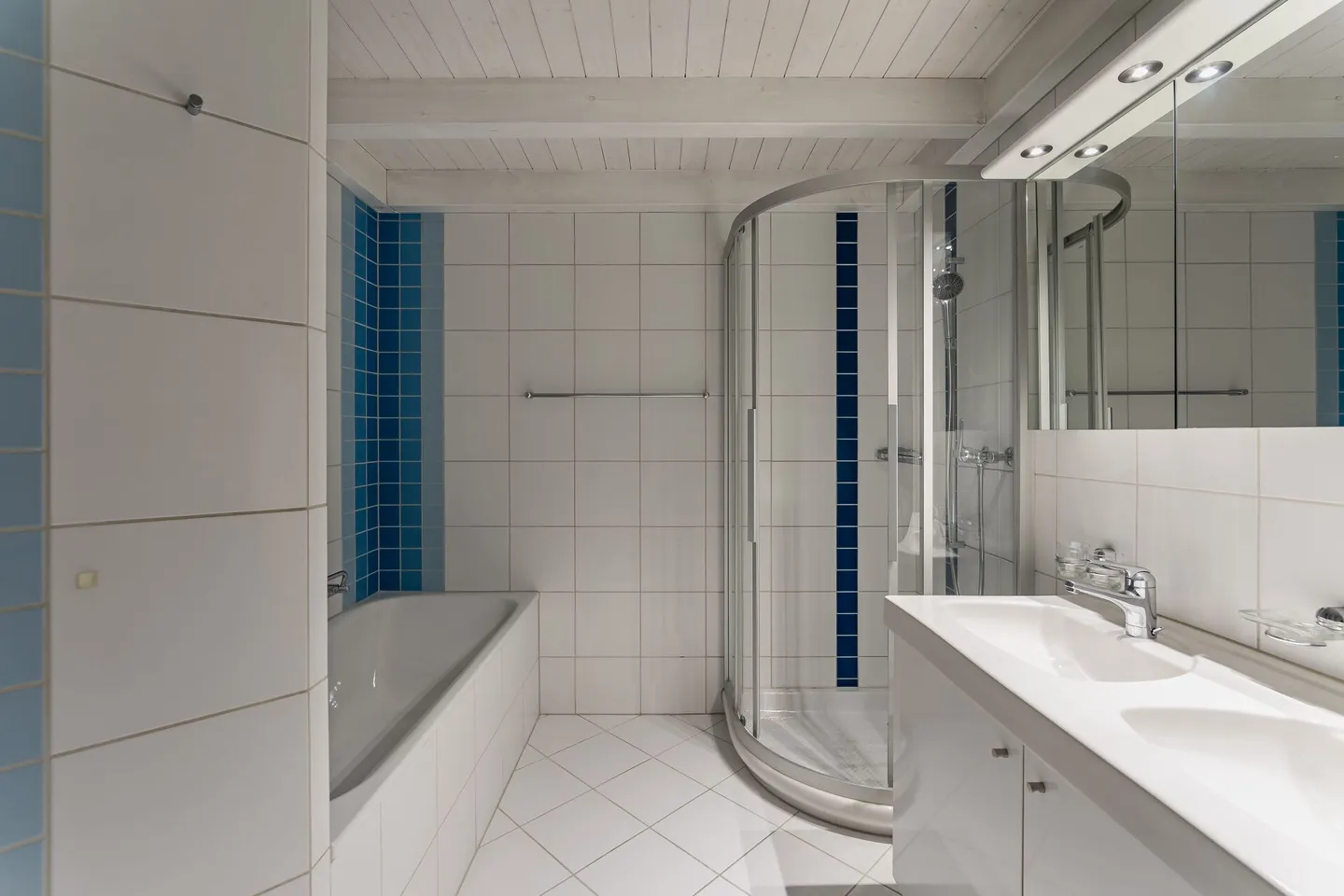 Spacious 7 1/2-room maisonette apartment in Cham - Photo 19 of 23