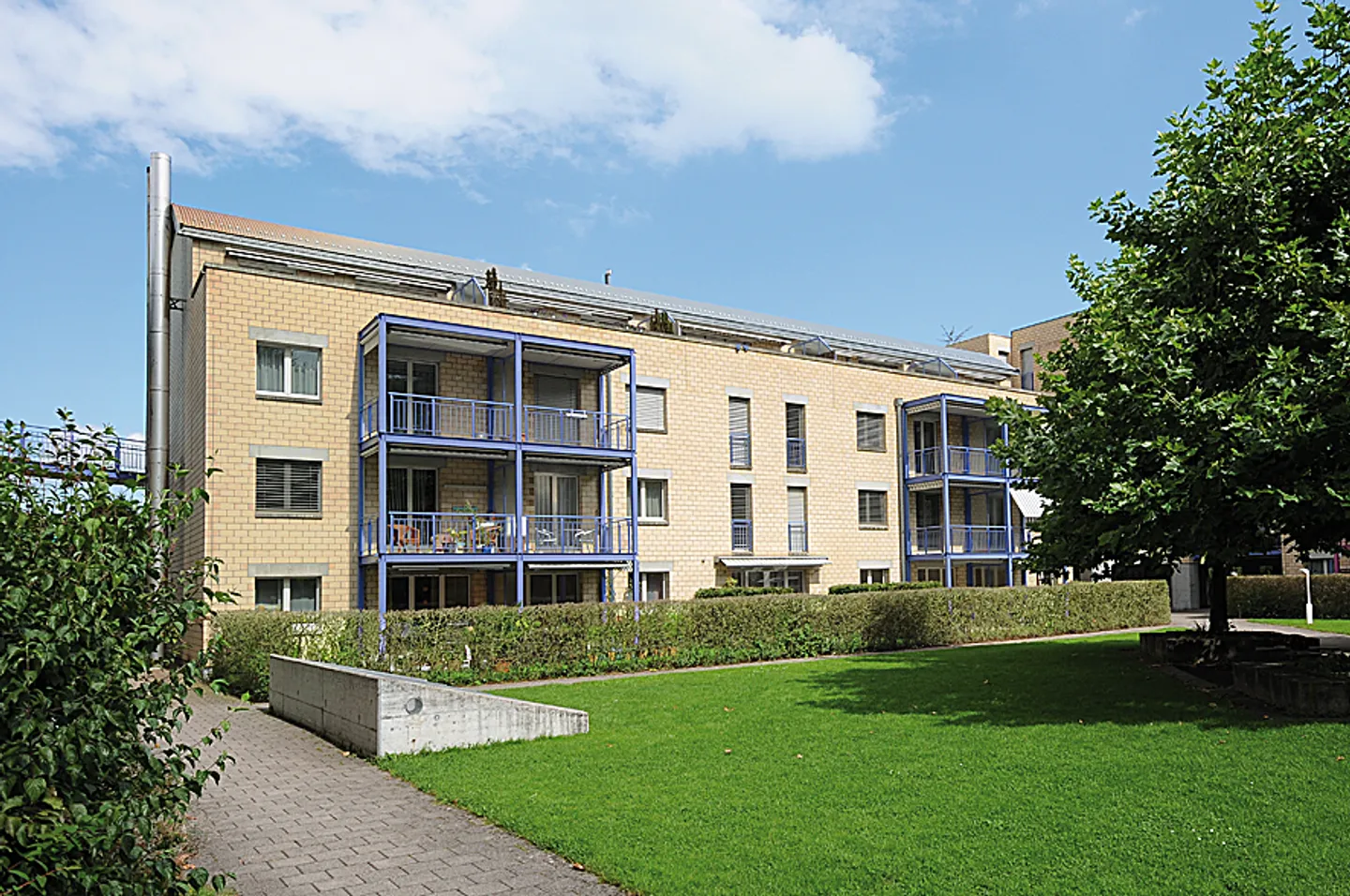 In the green and yet close to the center! - 1 free net rent/moving cost reimbursement - Photo 1 of 9