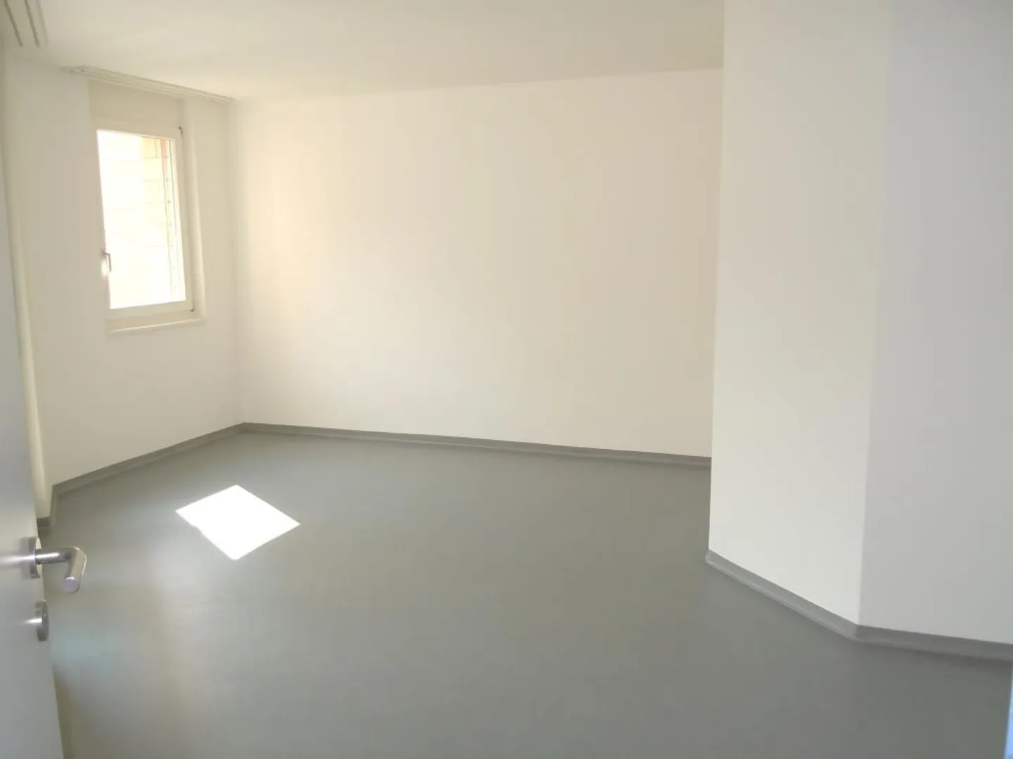 In the green and yet close to the center! - 1 free net rent/moving cost reimbursement - Photo 7 of 9