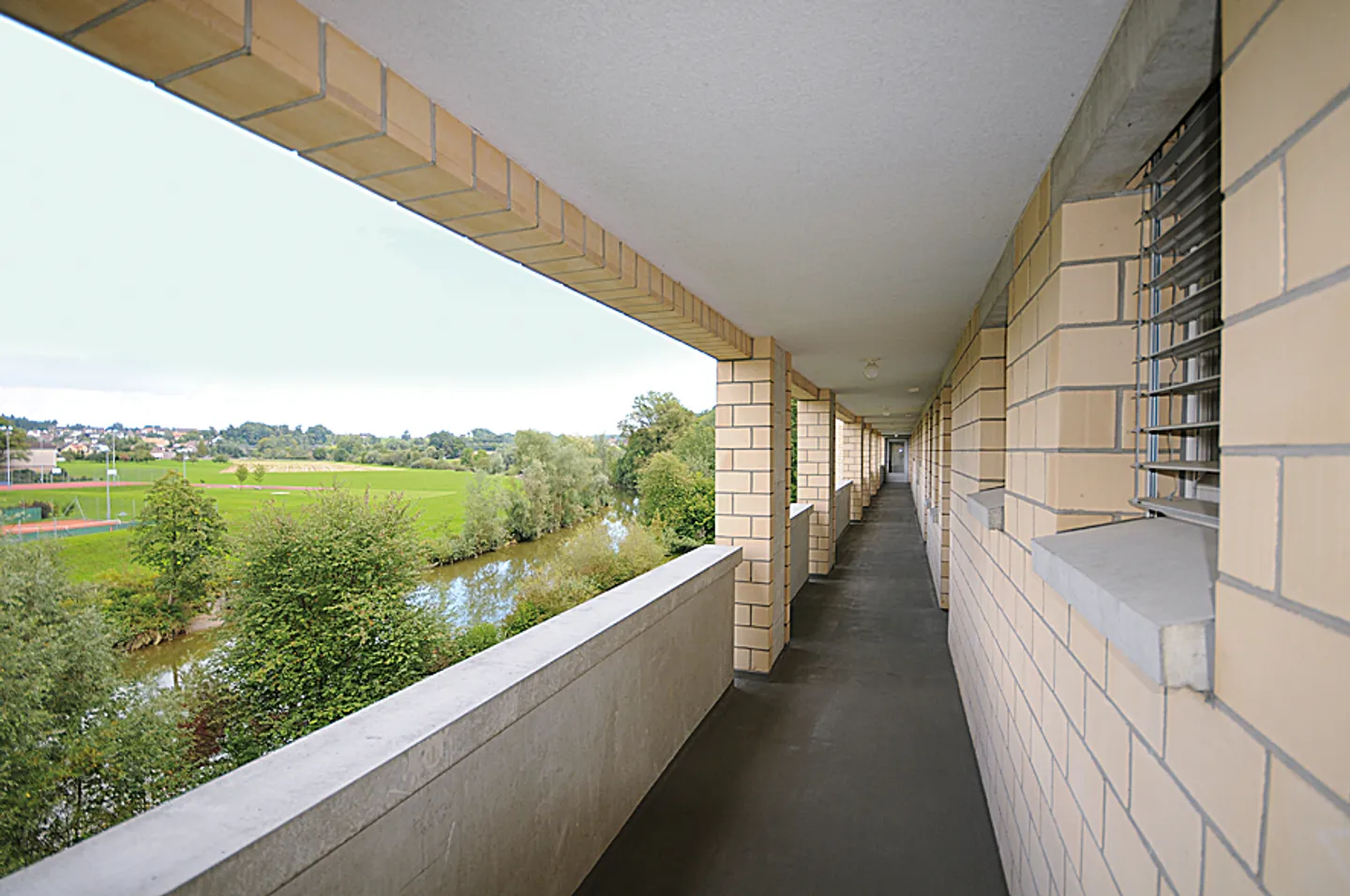 In the green and yet close to the center! - 1 free net rent/moving cost reimbursement - Photo 8 of 9