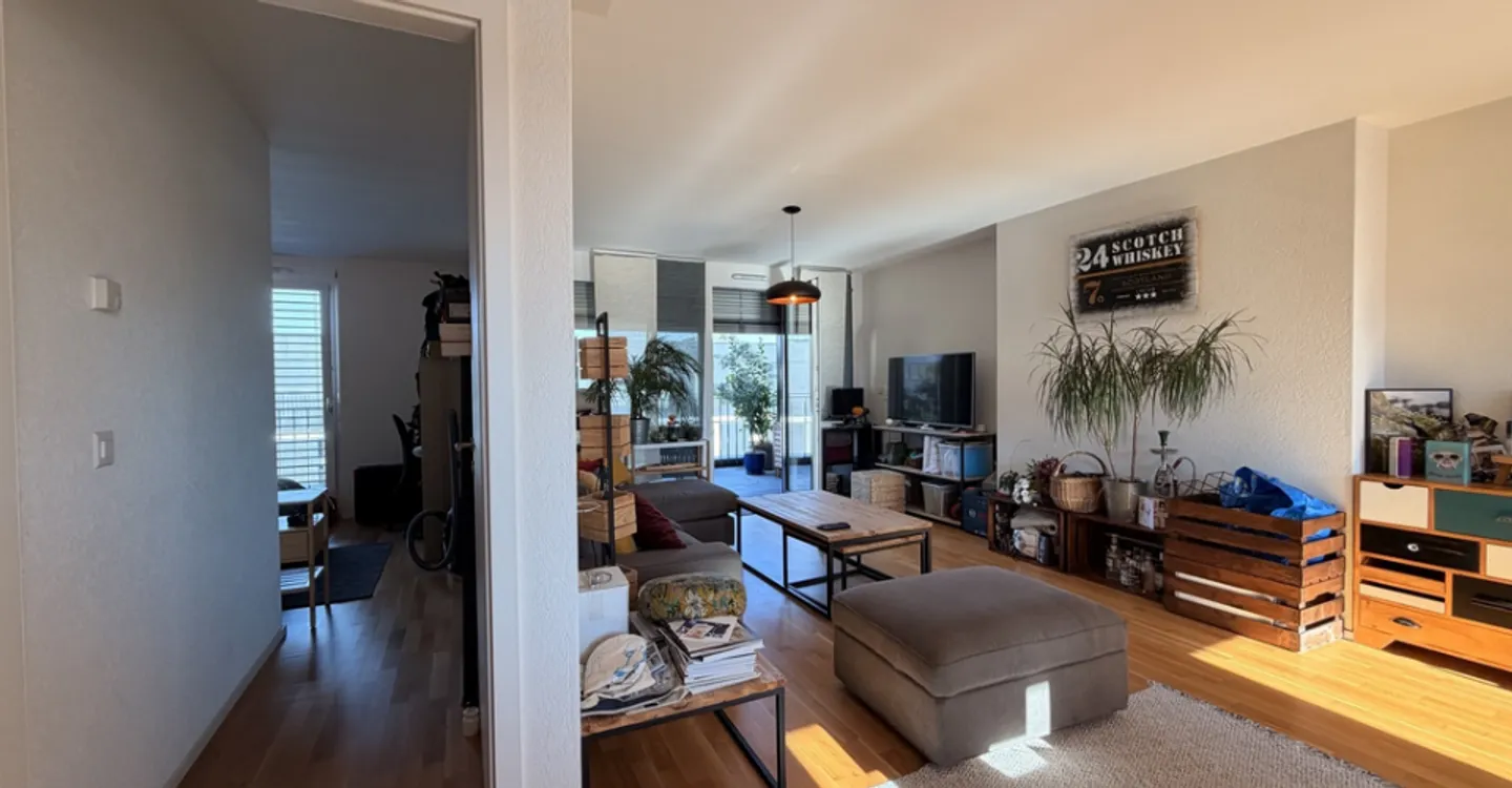 Charming Apartment with Balcony - Photo 5 of 7