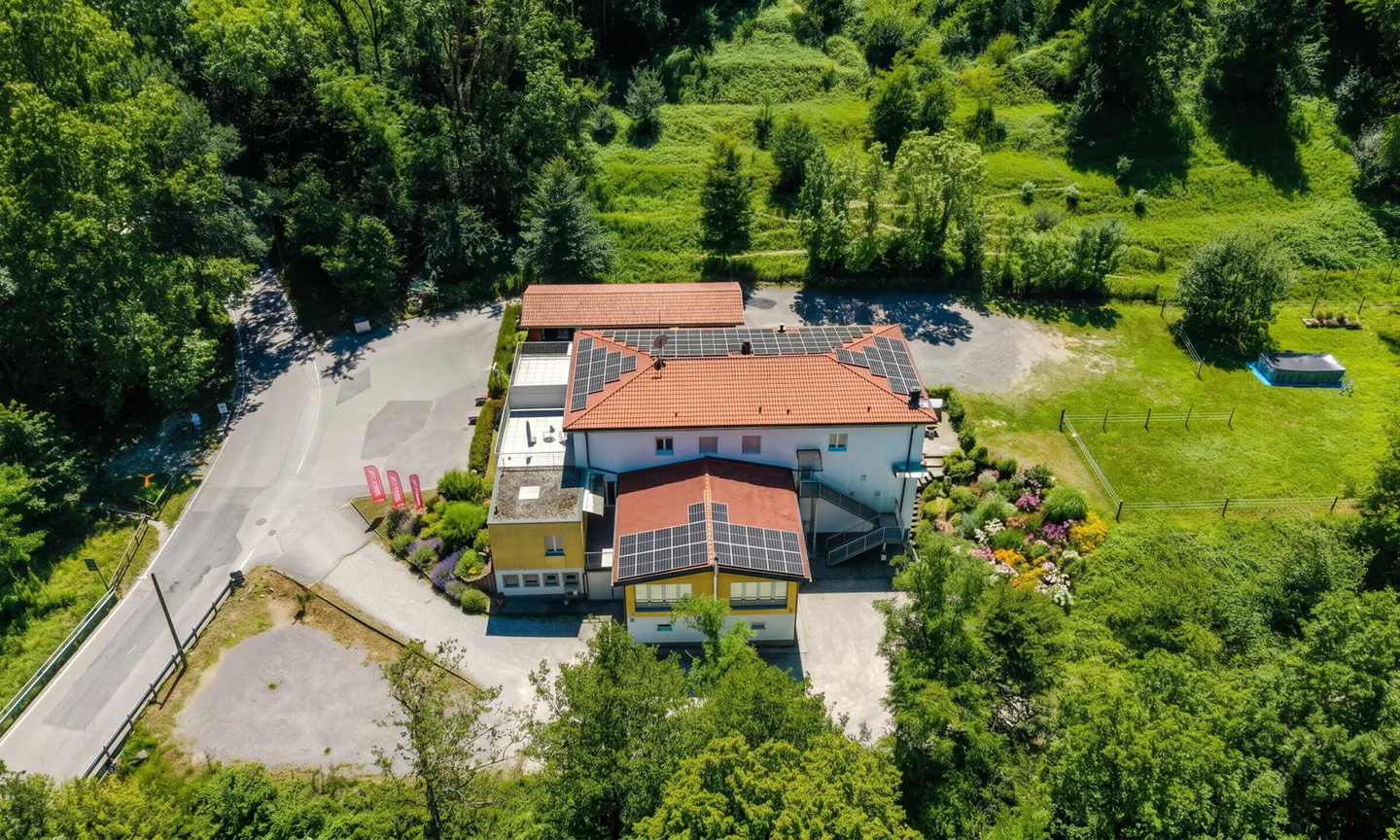 ÉNORME STRUCTURE D'ACCUEIL GÉNÉRANT DES REVENUS DANS LE MENDRISIOTTO - Photo 9 sur 9