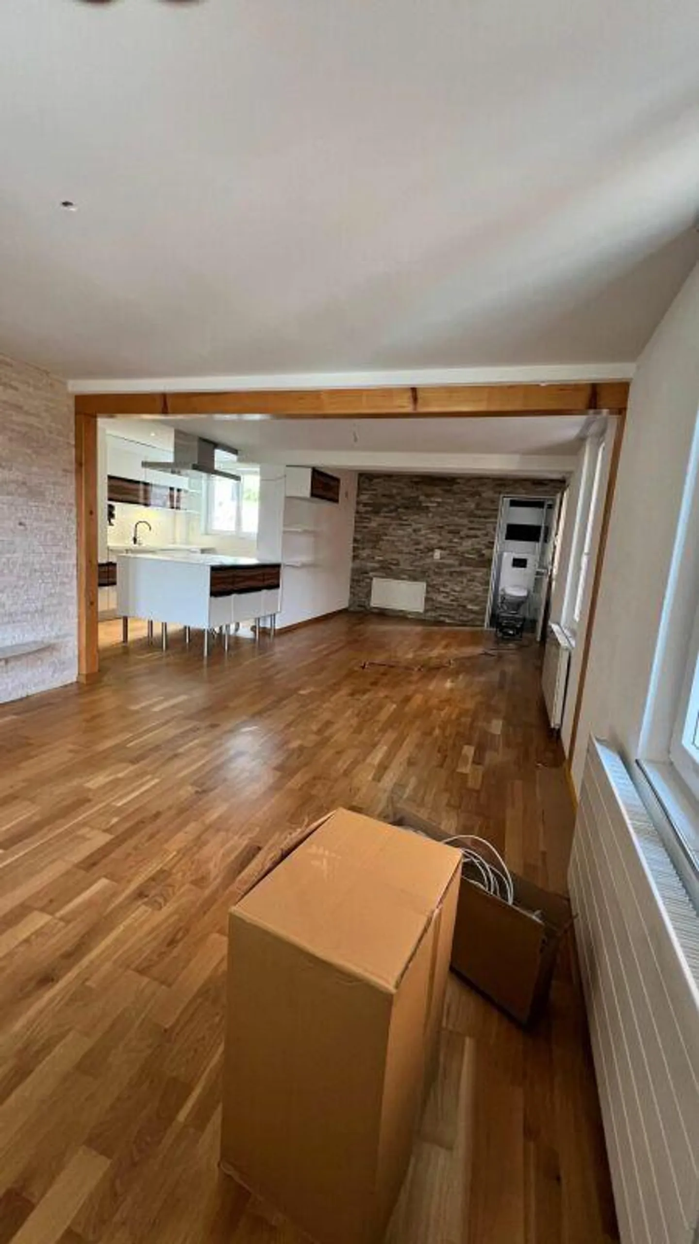 Maison de famille en rangée rénovée de 5 ½ pièces dans un emplacement calme et adapté aux enfants - Photo 4 sur 12