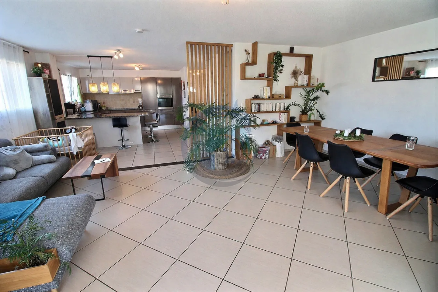 BEAUTIFUL CORNER DUPLEX OF 4.5 ROOMS WITH TERRACE AND PRIVATE GARDEN - Photo 1 of 12