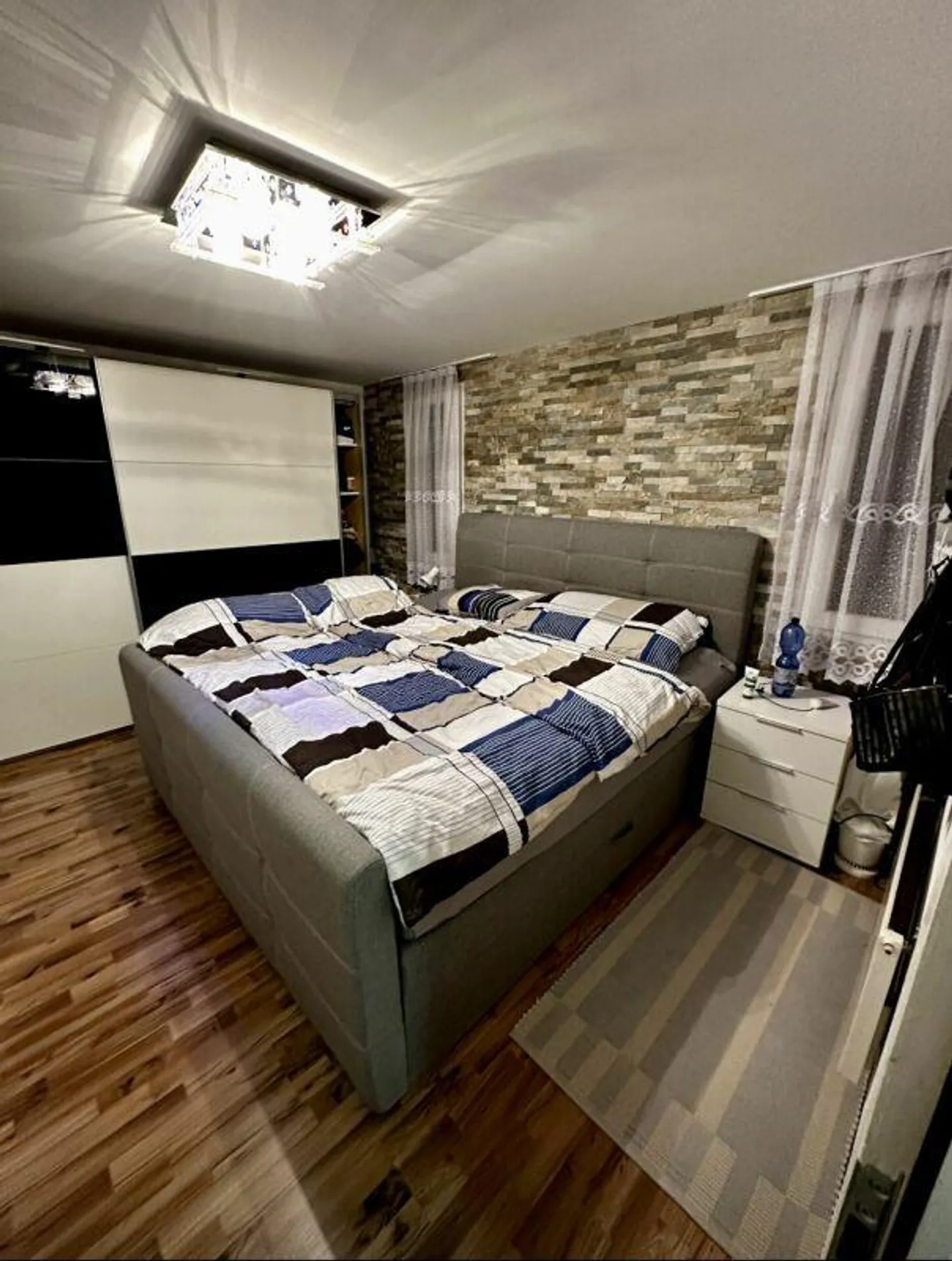 Maison de famille en rangée rénovée de 5 ½ pièces dans un emplacement calme et adapté aux enfants - Photo 6 sur 12
