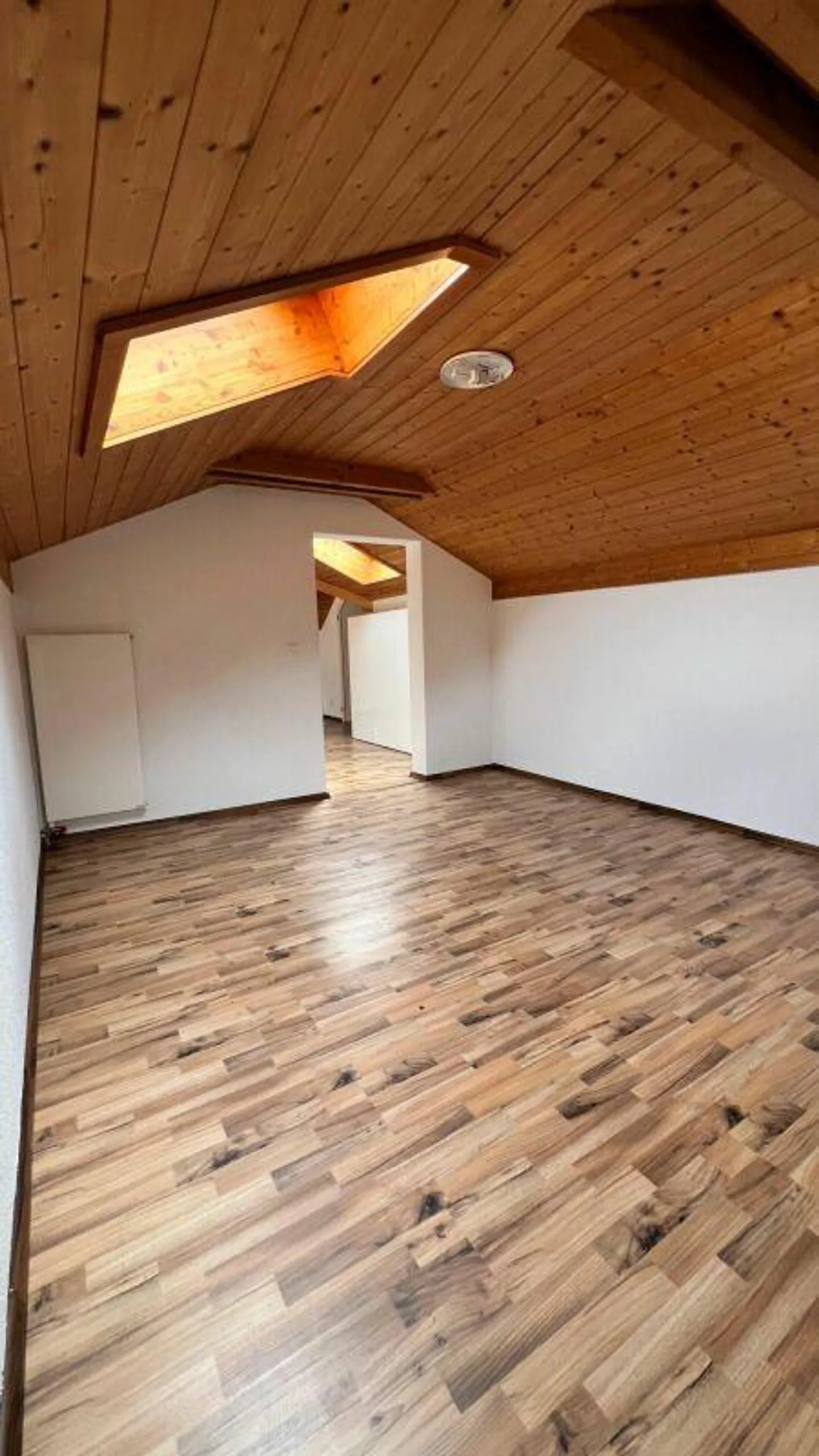 Maison de famille en rangée rénovée de 5 ½ pièces dans un emplacement calme et adapté aux enfants - Photo 7 sur 12