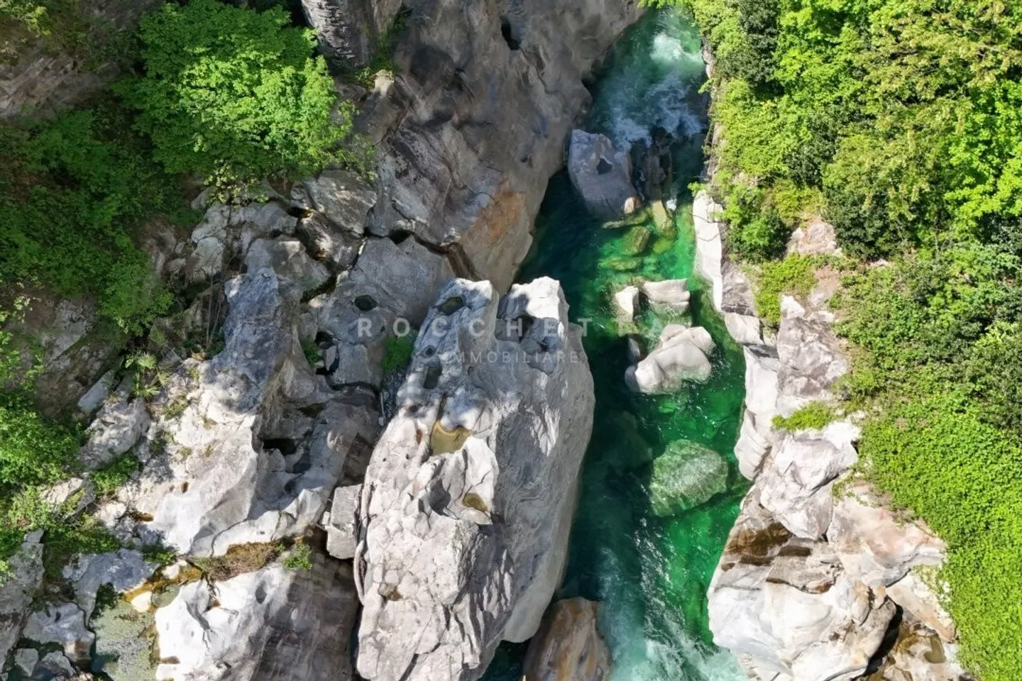 Historische Osteria mit Unterkunft in einzigartiger Lage in Ponte Brolla - Foto 4 von 7