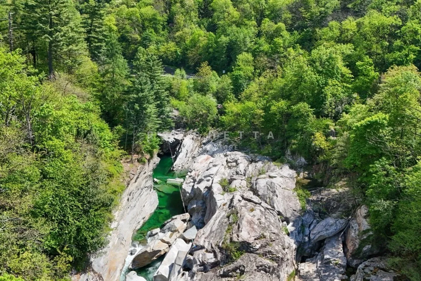 Historische Osteria mit Unterkunft in einzigartiger Lage in Ponte Brolla - Foto 6 von 7