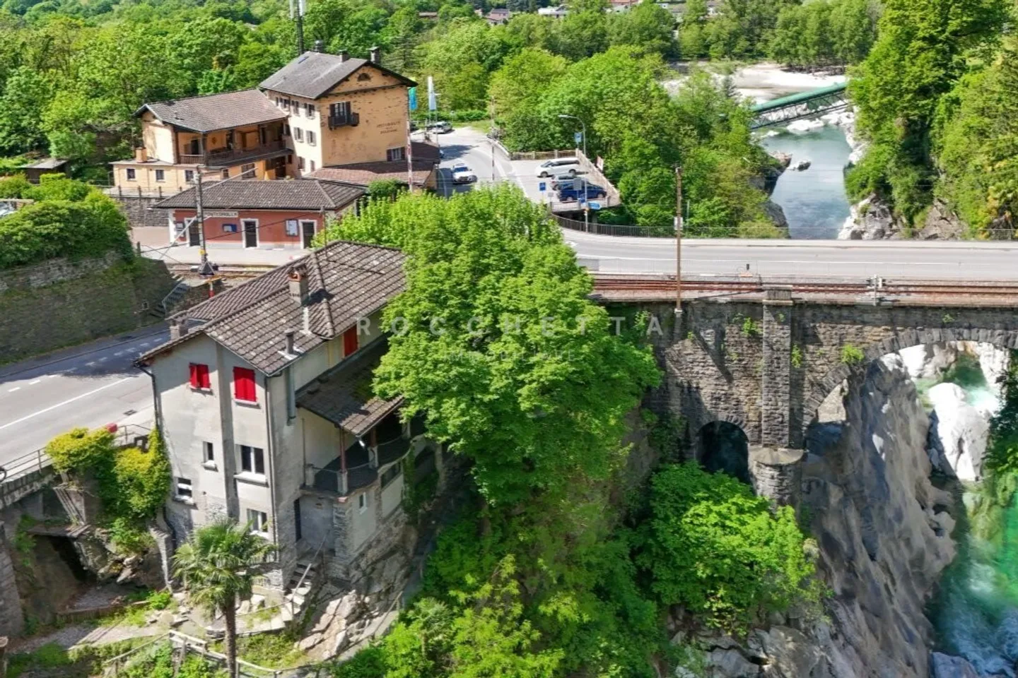 Historische Osteria mit Unterkunft in einzigartiger Lage in Ponte Brolla - Foto 7 von 7