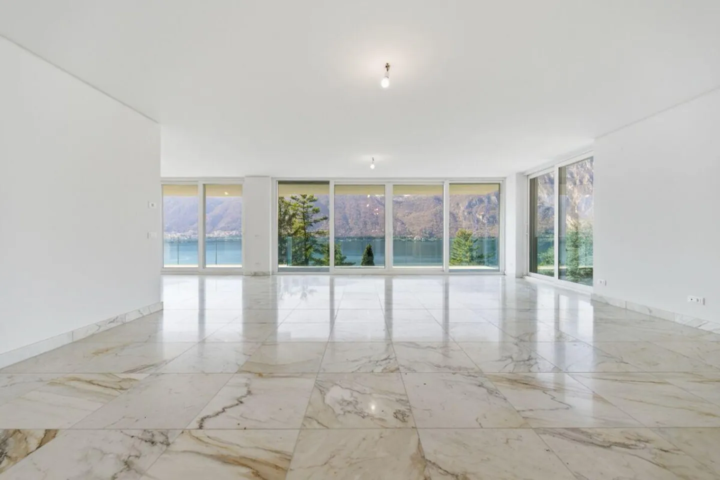 Appartamento di Lusso con Vista Lago - Foto 1 di 14
