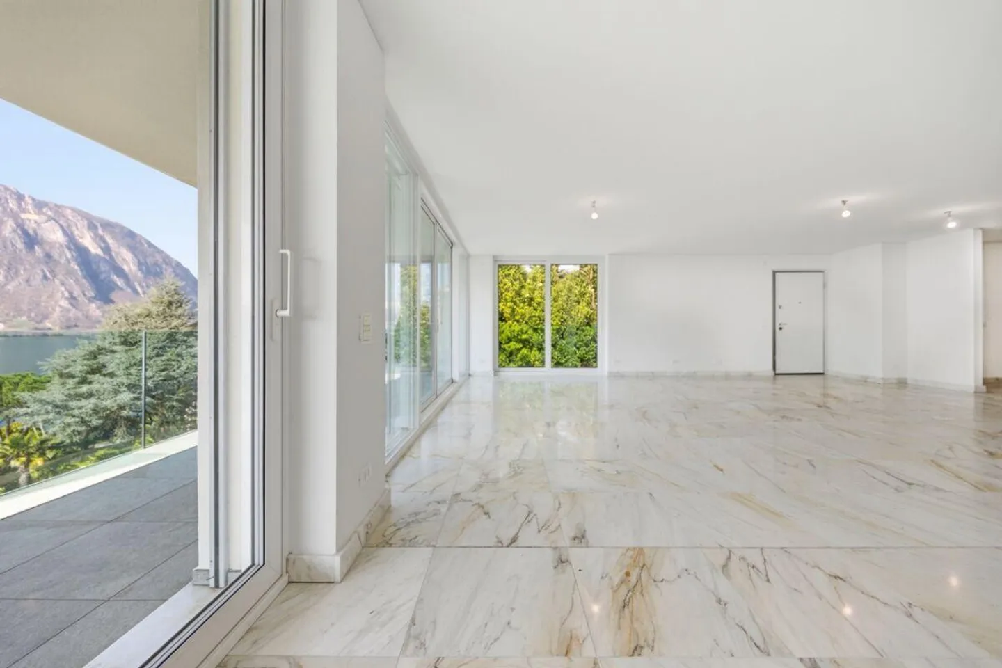 Appartamento di Lusso con Vista Lago - Foto 4 di 14