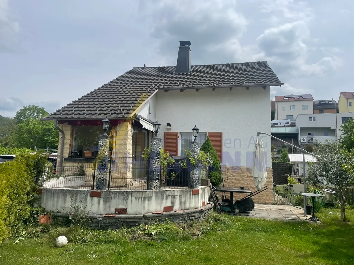 Casa unifamiliare indipendente di 4,5 stanze - Foto 2 di 11