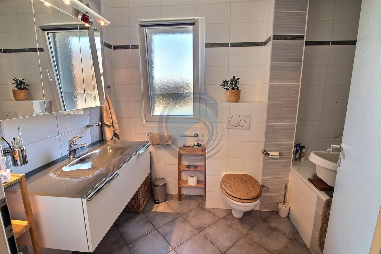 BEAUTIFUL CORNER DUPLEX OF 4.5 ROOMS WITH TERRACE AND PRIVATE GARDEN - Photo 6 of 12