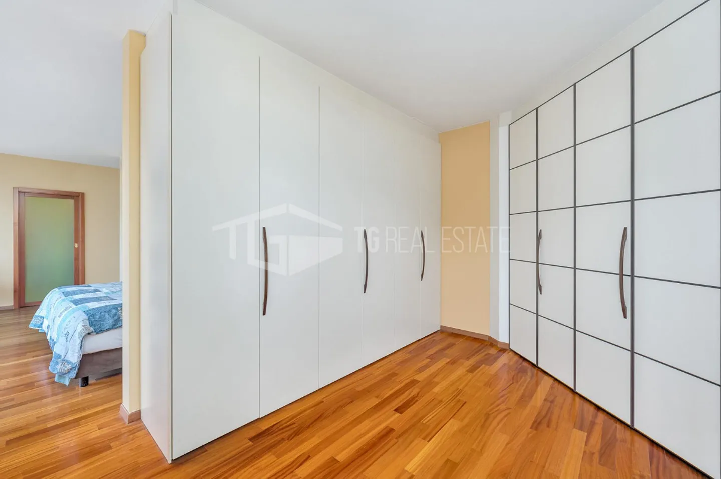 Prestigious Villa in Montagnola - Lake View, Indoor Pool and Dock - Photo 4 of 13