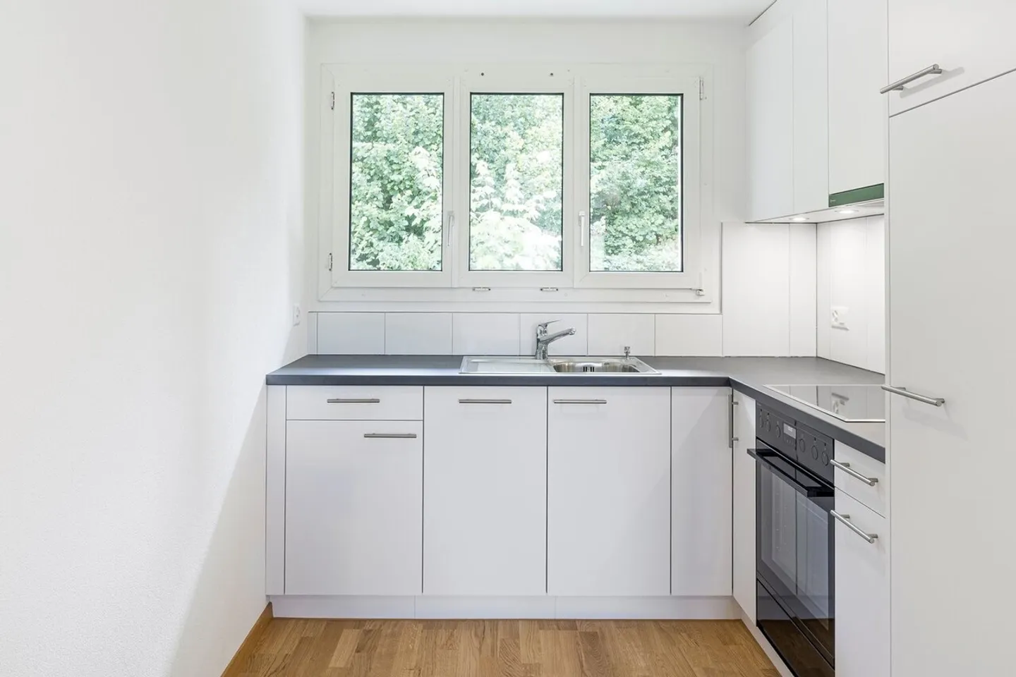 Appartement 3.5 pièces fraîchement rénové dans un emplacement central à Zollikofen - Photo 2 sur 11