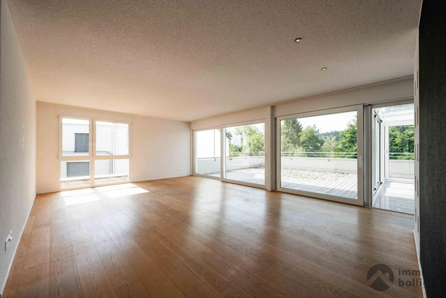 Lumière et confort en parfaite harmonie dans le penthouse - Photo 2 sur 13