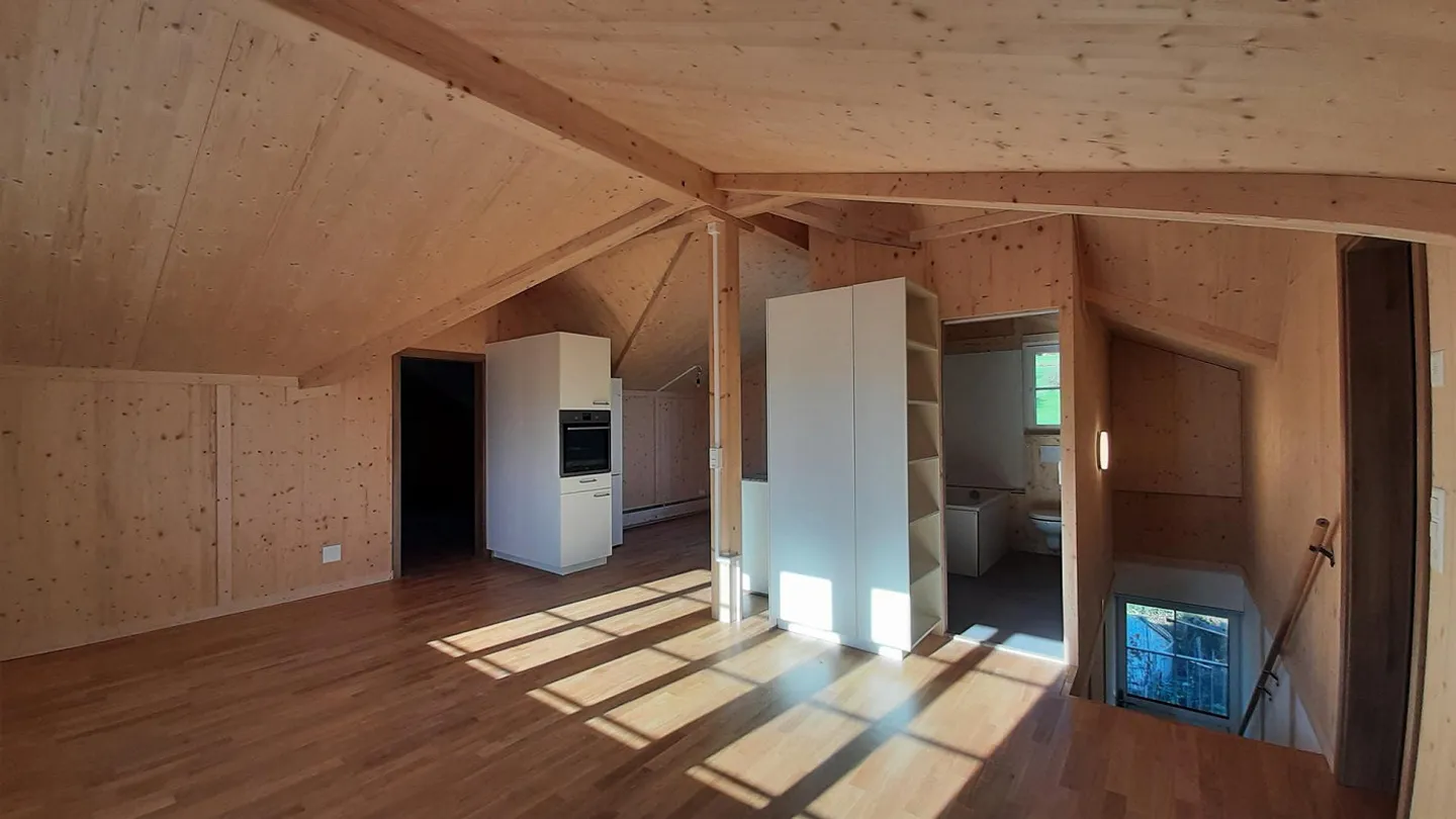 Appartamento attraente all'ultimo piano in una bella posizione - Foto 3 di 10