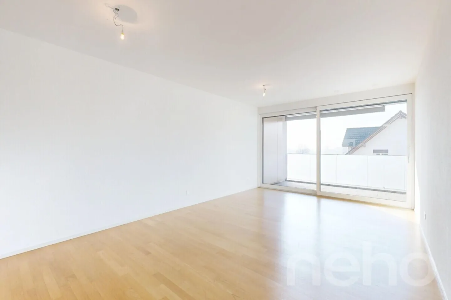 Moderne 3.5-Zimmer-Wohnung mit Balkon - Foto 2 von 12