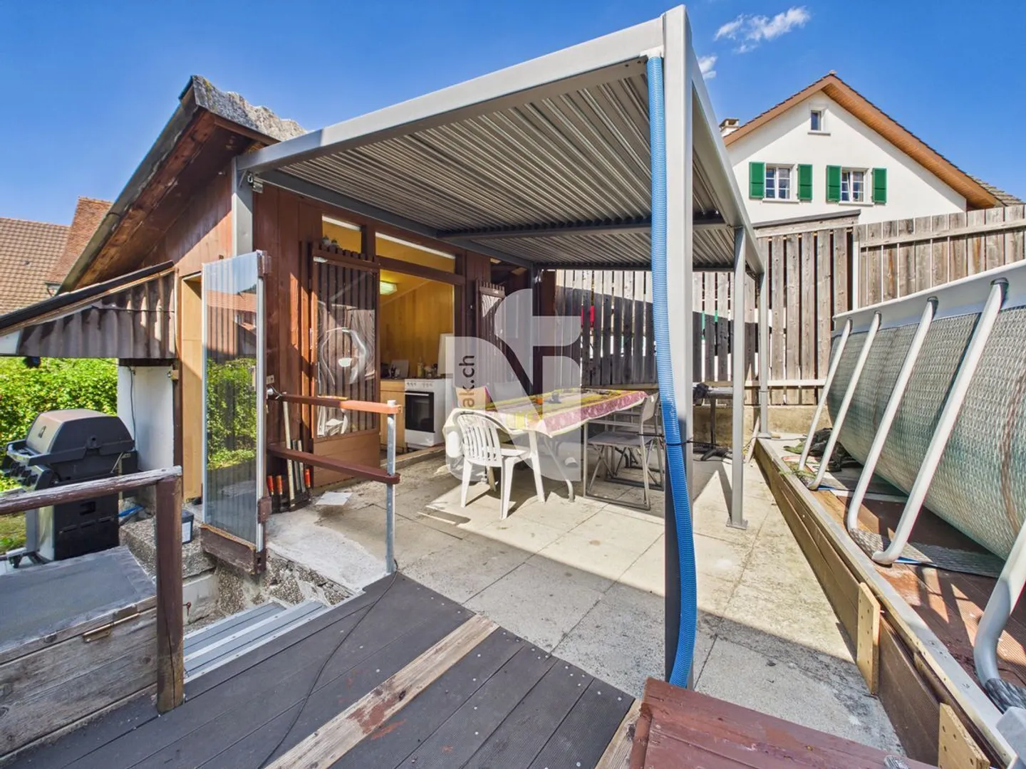 Idillio di villaggio, centrale, con grande potenziale e appartamento di 2,5 stanze (casa generazionale) - Foto 12 di 13